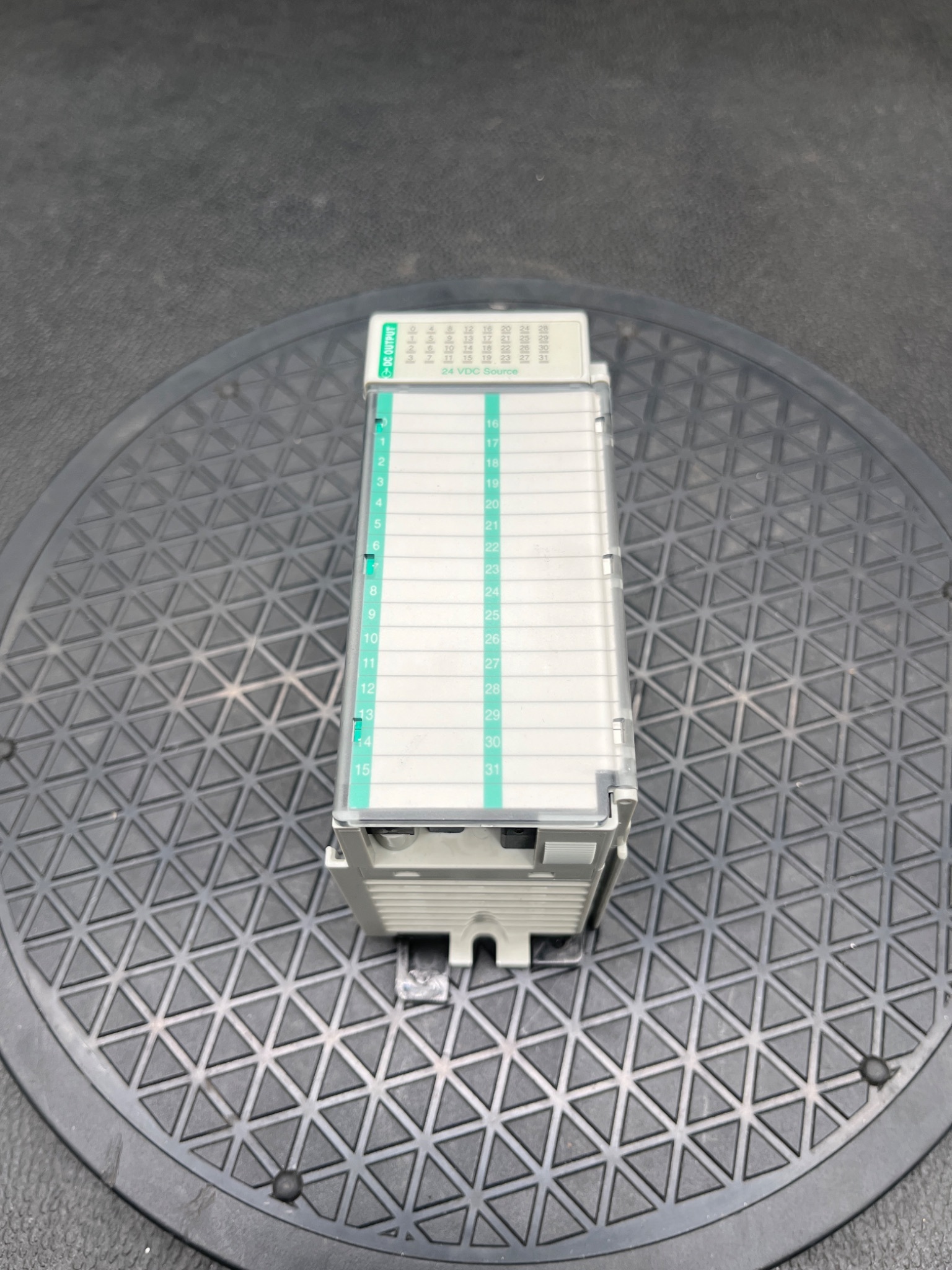 Allen-Bradley 1769-OB32 Compact I/O Output Module Series A USED 0