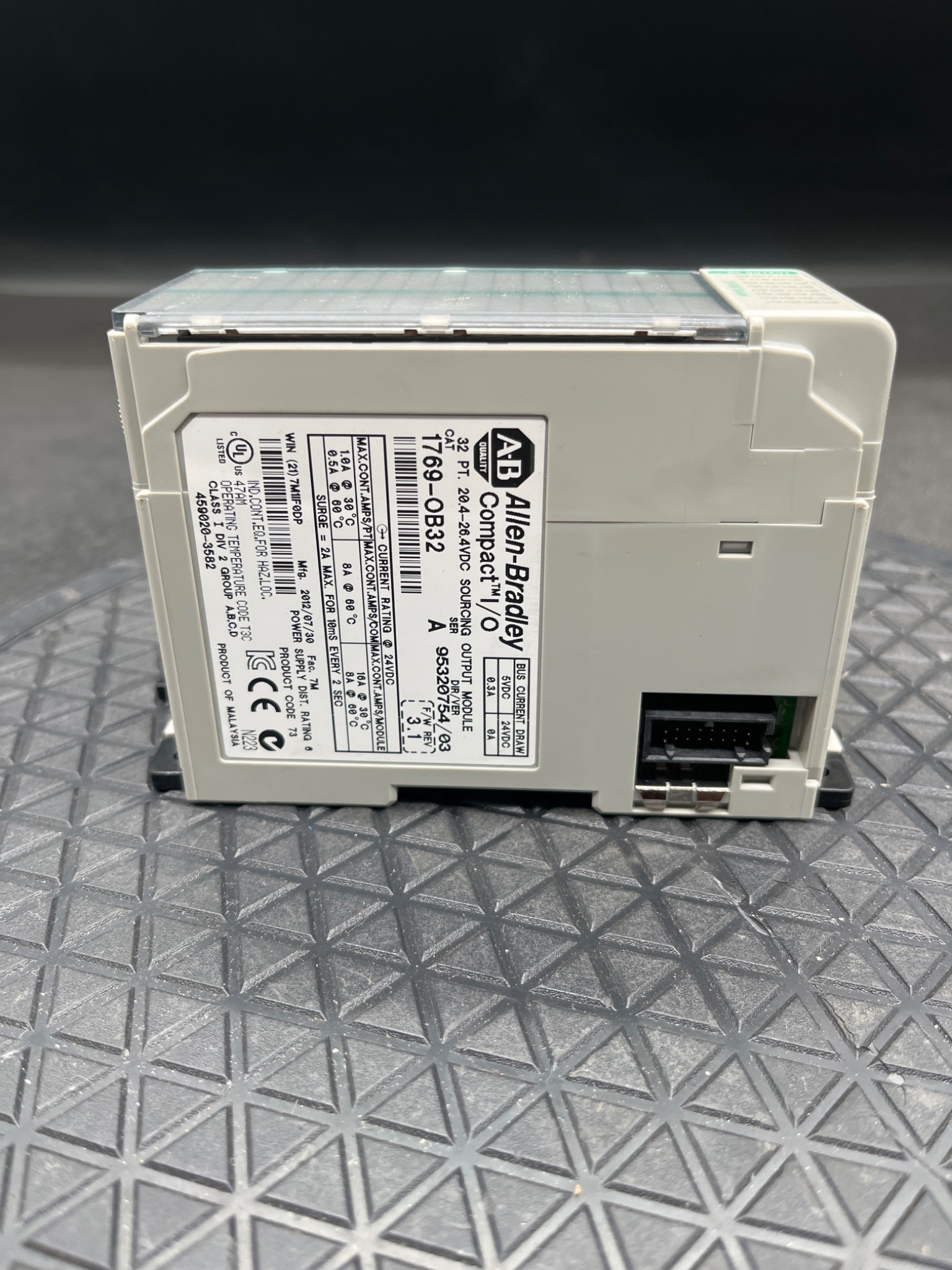 Allen-Bradley 1769-OB32 Compact I/O Output Module Series A USED 4