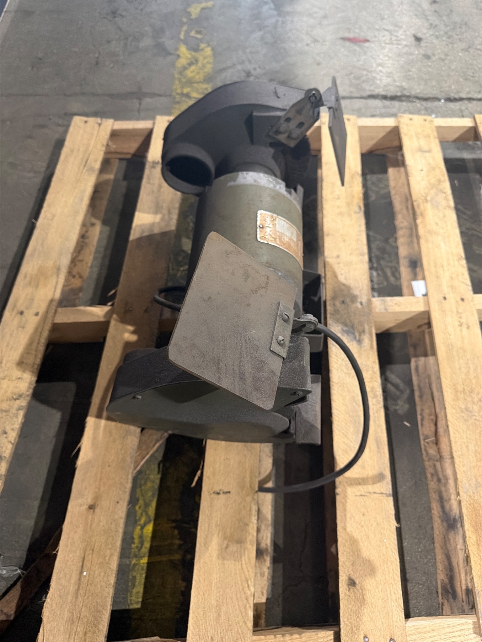 Wilton Challenger 161 Pedestal Grinder 8" Wheel 3/4 HP 3450 RPM USED 2