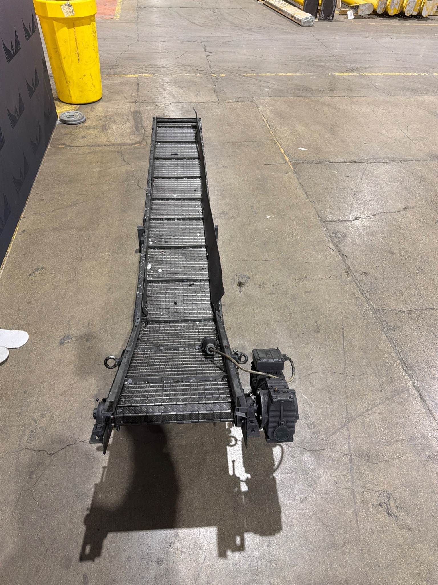 Chip Conveyor with Hinged Steel Belt 138" x 32" x 24" USED 4