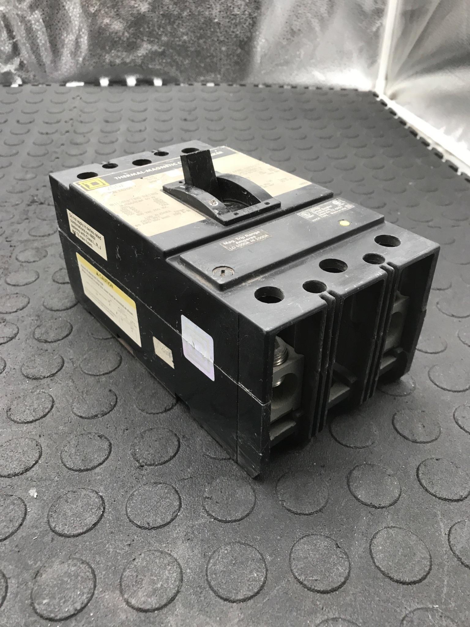 Square D KAL26200 Thermal‑Magnetic Circuit Breaker USED 1