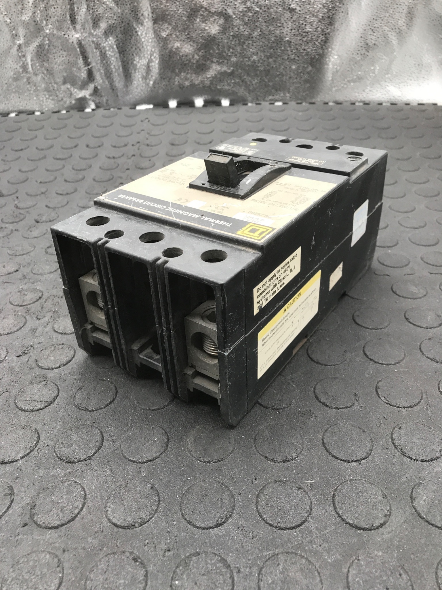 Square D KAL26200 Thermal‑Magnetic Circuit Breaker USED 2