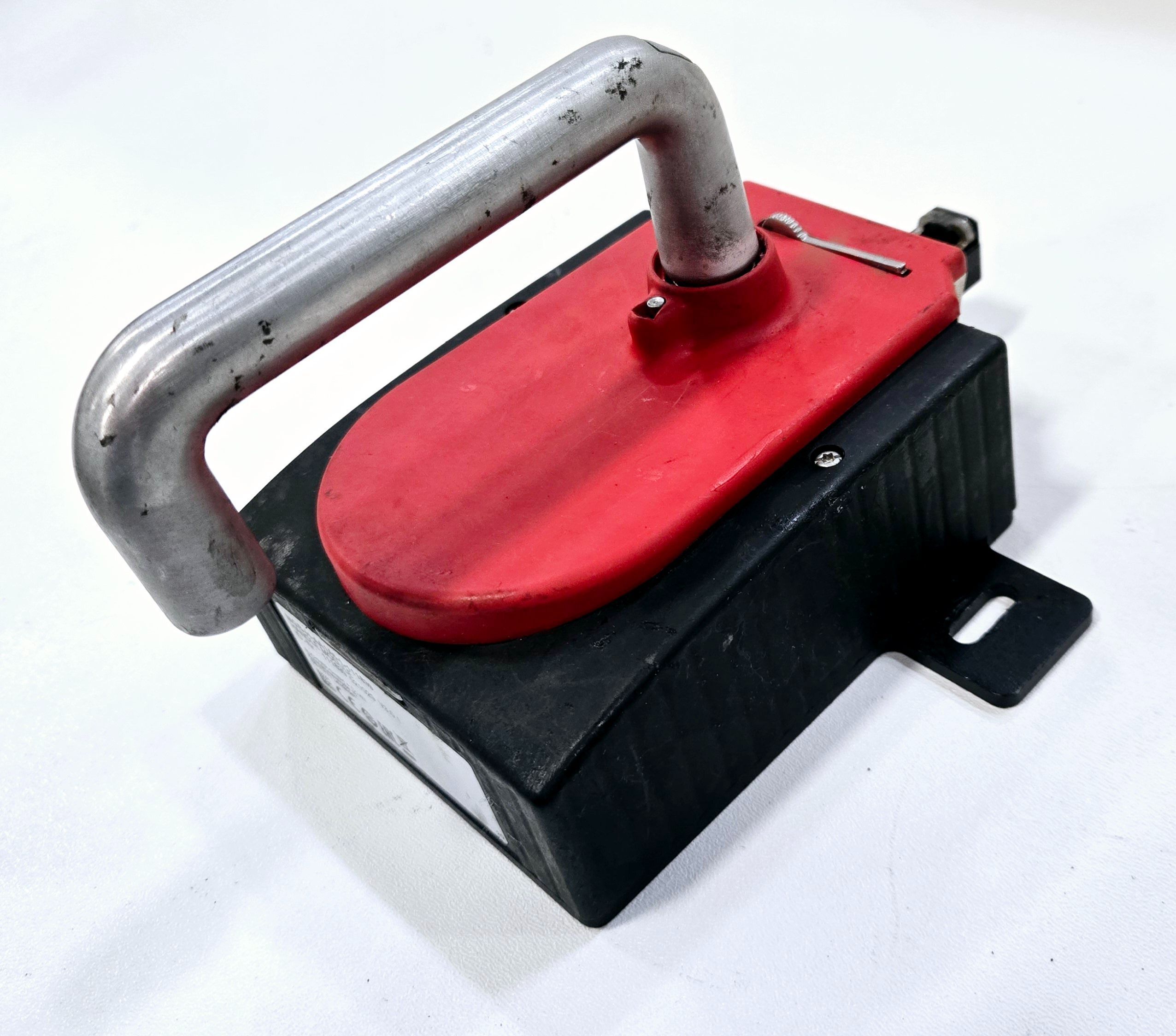 EUCHNER MGB-H-AA1A6-R-111838 Handle Module USED 1