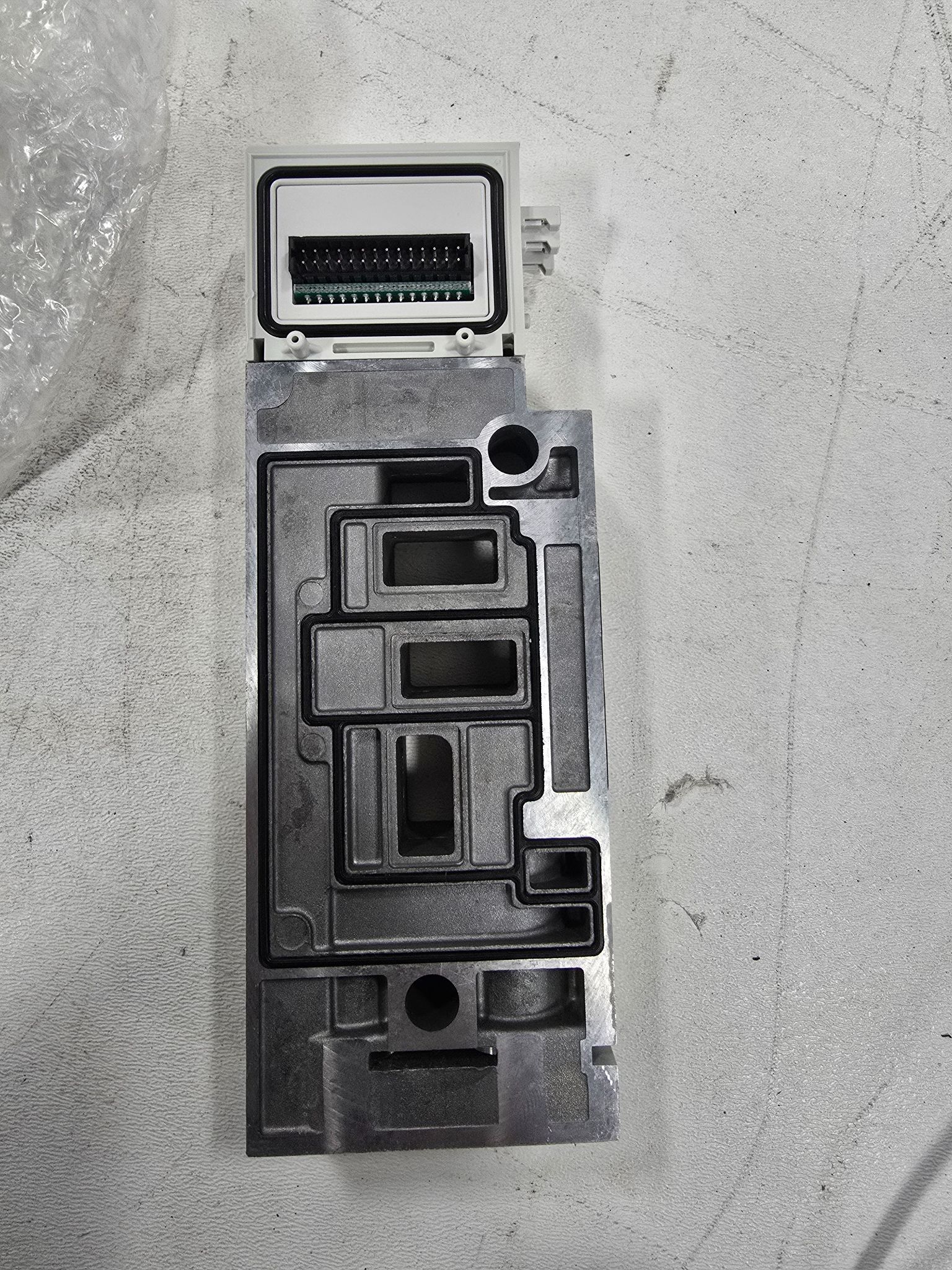 SMC VVQC4000-1B-D-C0 Valve Manifold Base NEW 2