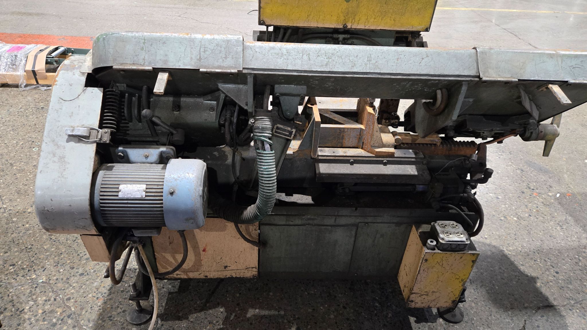 KYSOR JOHNSON H250-SA HORIZONTAL BAND SAW 3 PH 4 POLE USED 5