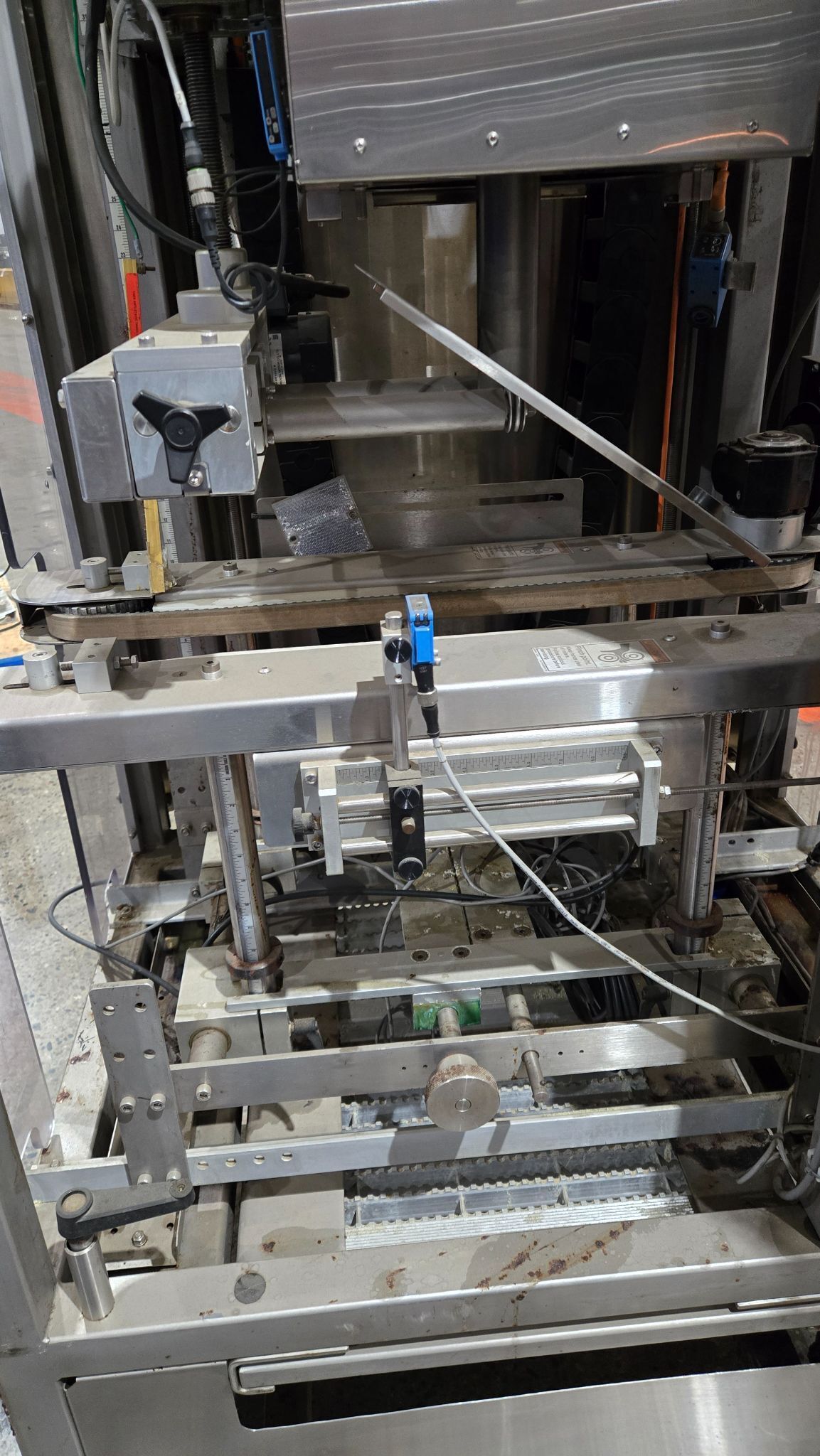ACCRAPLY VF350 Vertical Form Fill Seal Packaging Machine USED/AS-IS 8