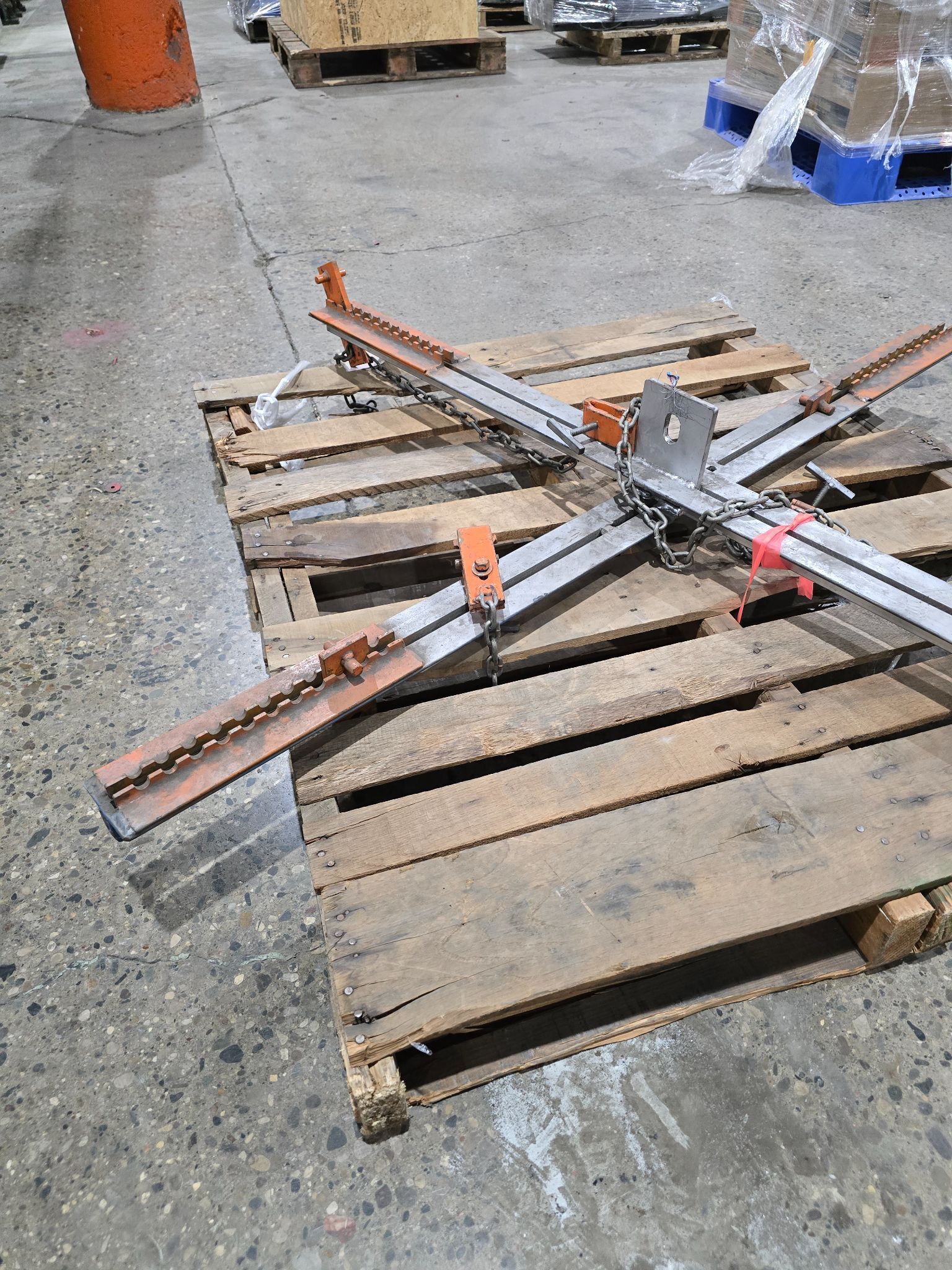 X BAR LIFTING BRACKET USED 1