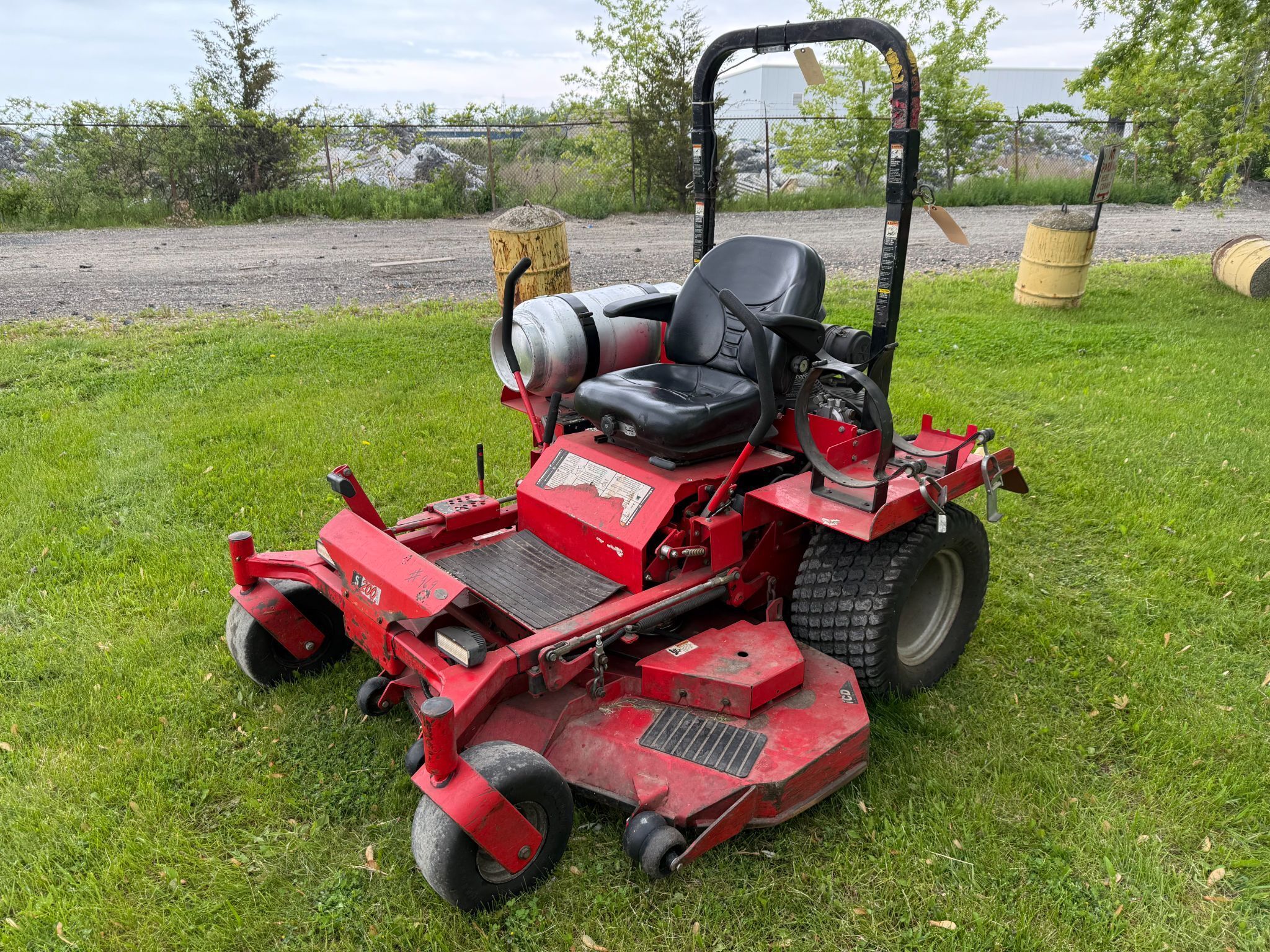 SNAPPER PRO S200XTP Propane Zero-Turn Lawn Mower USED - NEEDS BATTERY 0