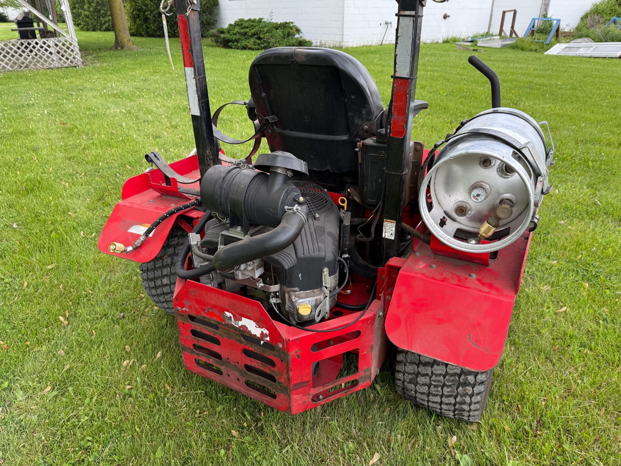 SNAPPER PRO S200XTP Propane Zero-Turn Lawn Mower USED - NEEDS BATTERY 3
