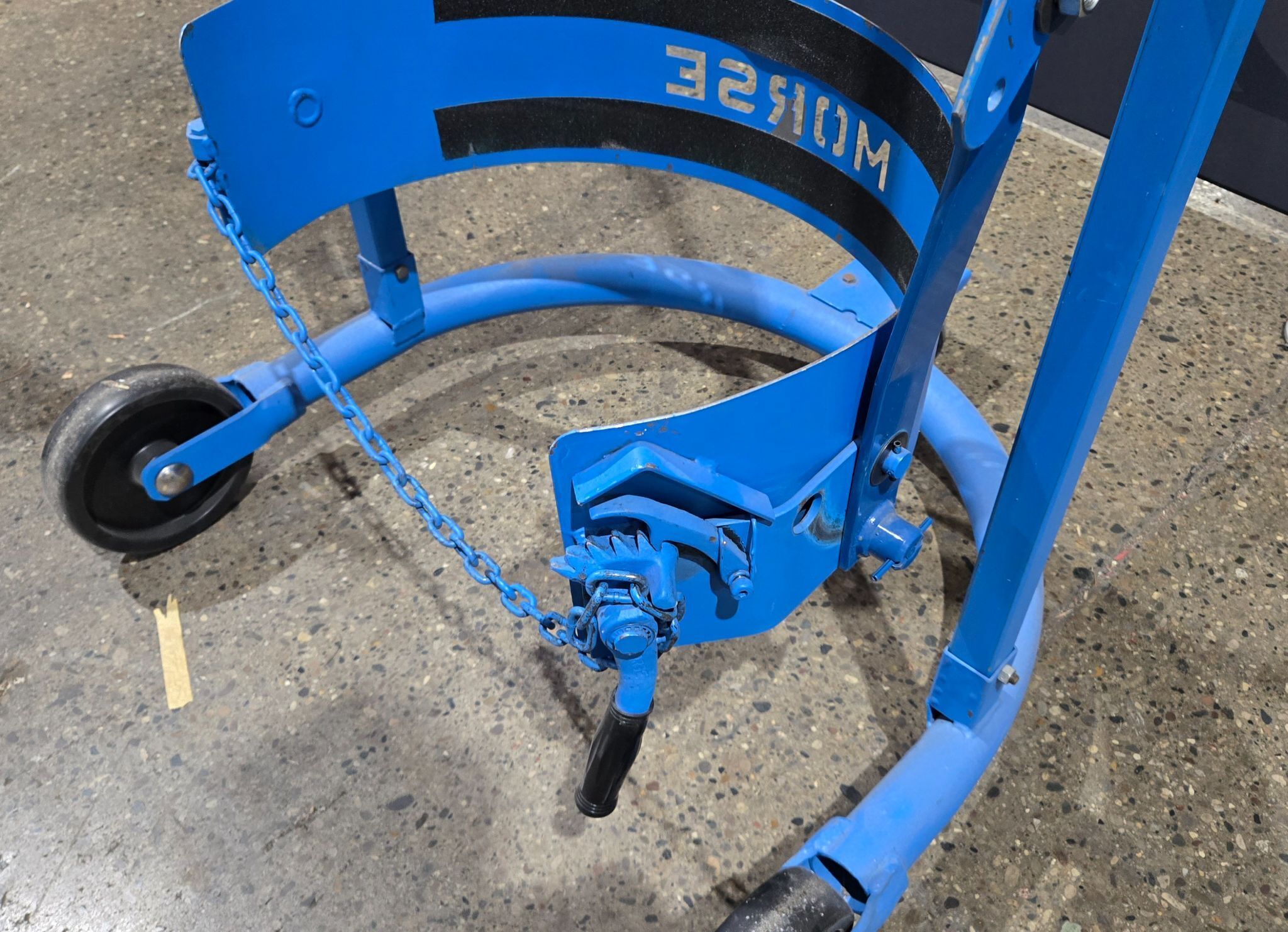 MORSE 800 lbs Capacity Drum Lifter / Pourer USED 1