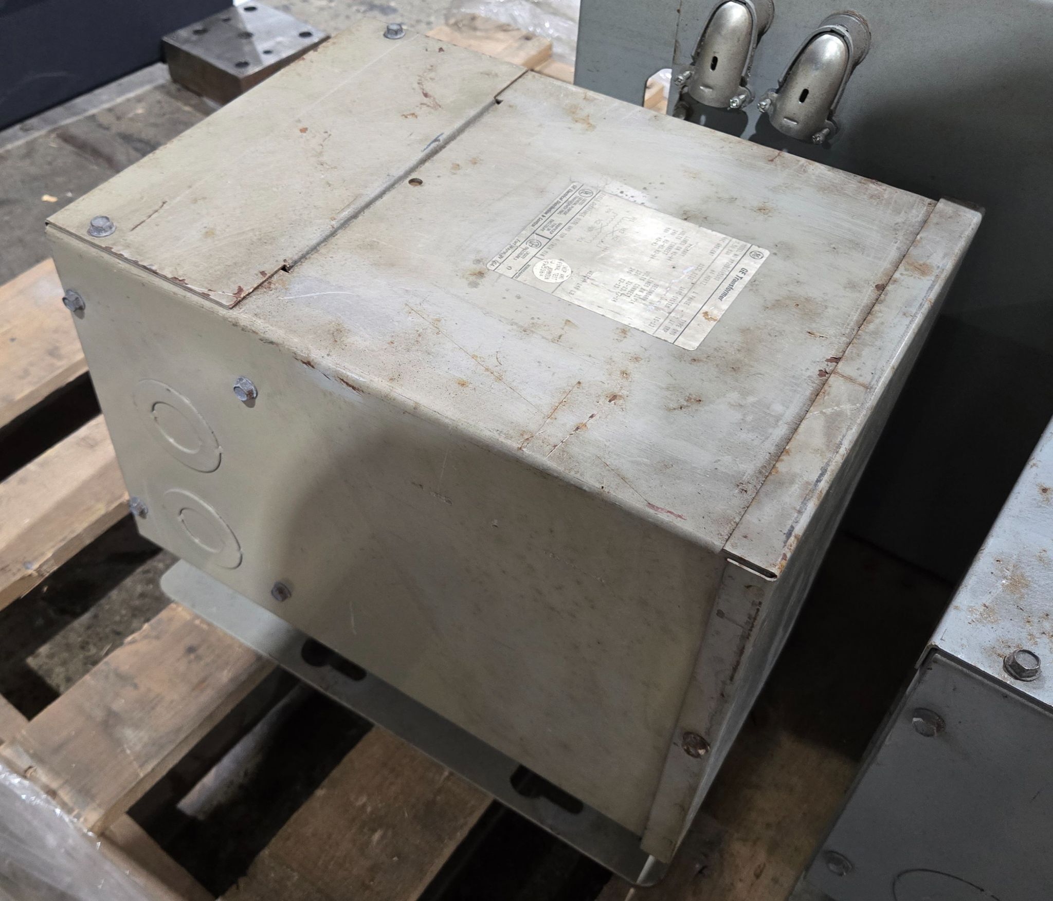 GENERAL ELECTRIC 9T21B1005G02 Transformer 240/480V - 120/240V, 7.5 kVa, 1PH USED 1
