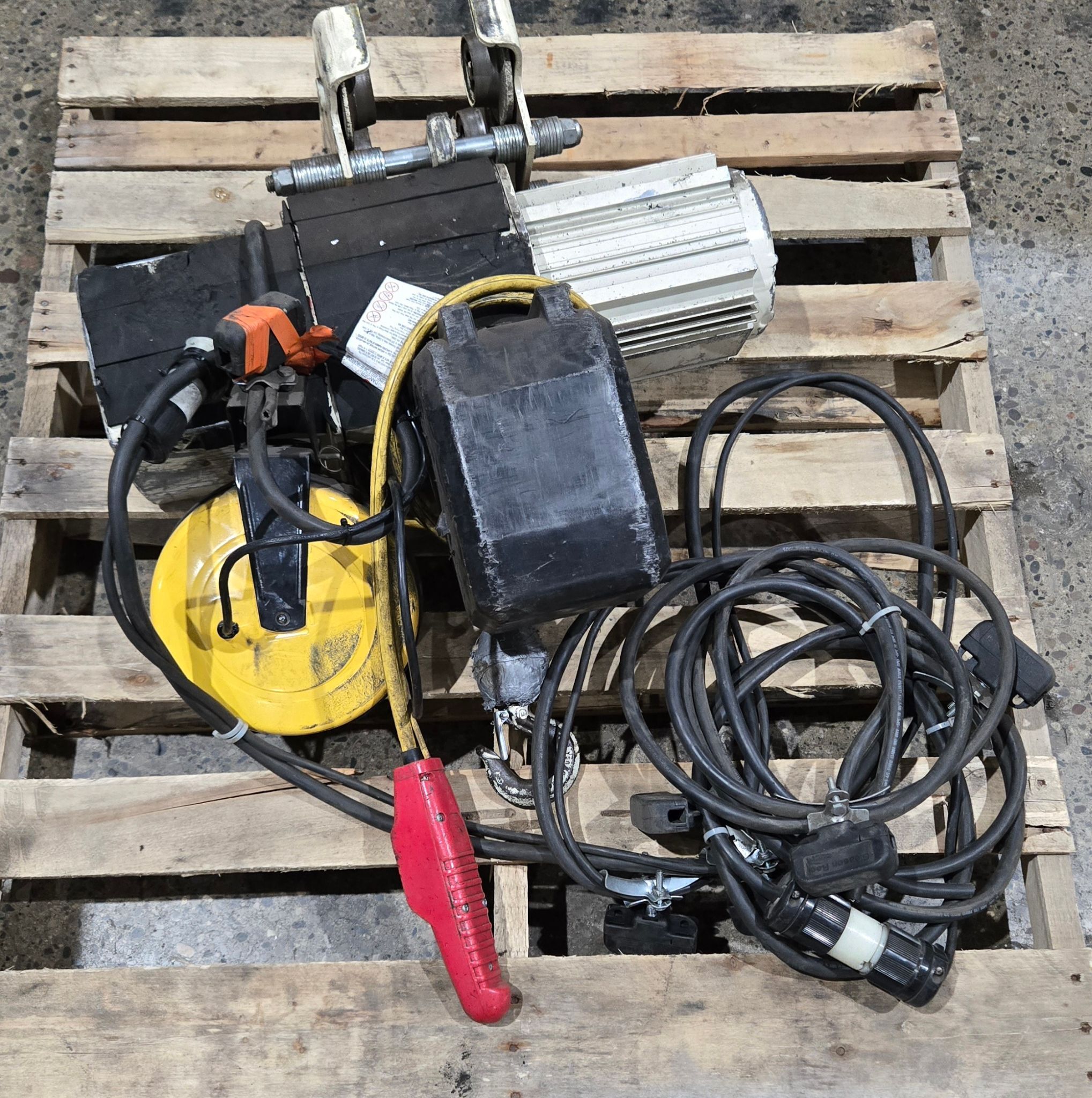 COFFING JLCET2016-3-10 1 TON RAIL MOUNTED CHAIN HOIST USED 0