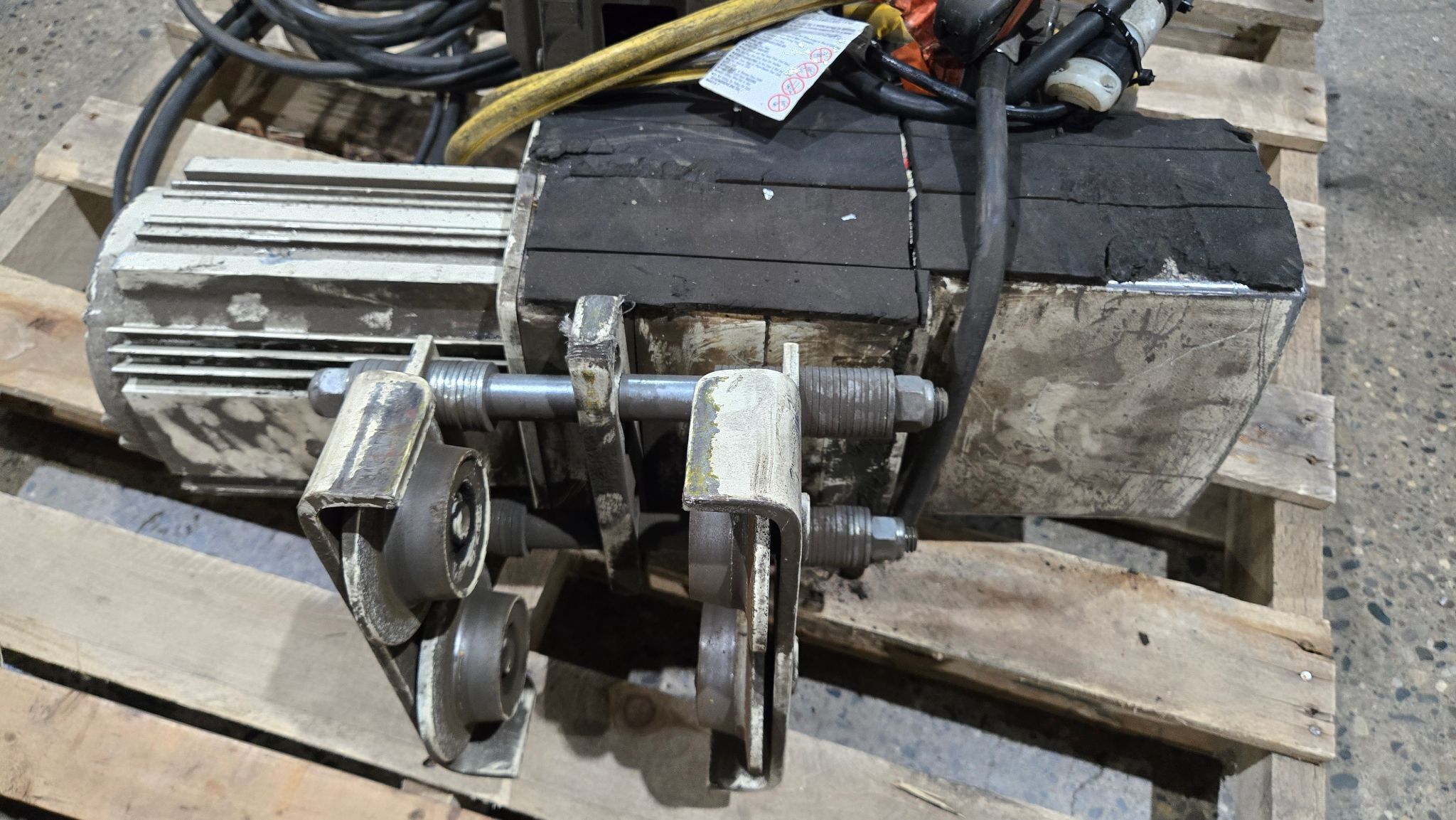 COFFING JLCET2016-3-10 1 TON RAIL MOUNTED CHAIN HOIST USED 4