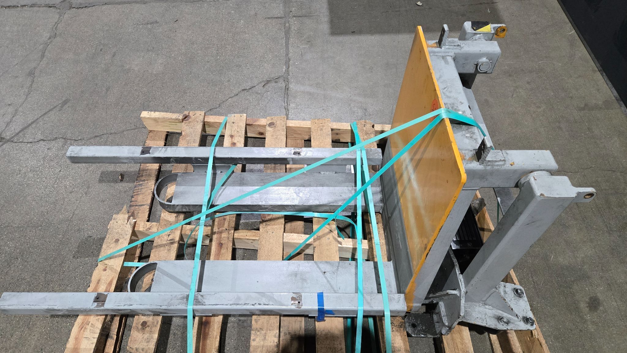 HYDRAULIC Fork Lift / Foot Pump Operated Material Handler USED 1