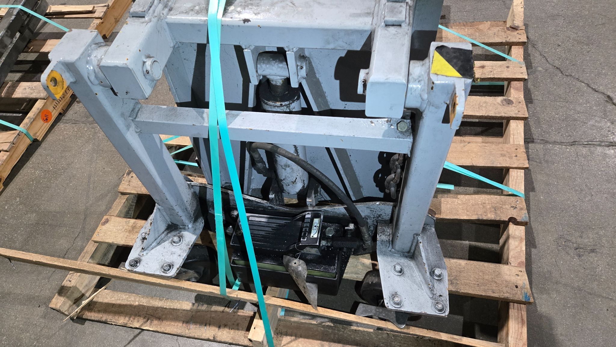 HYDRAULIC Fork Lift / Foot Pump Operated Material Handler USED 2