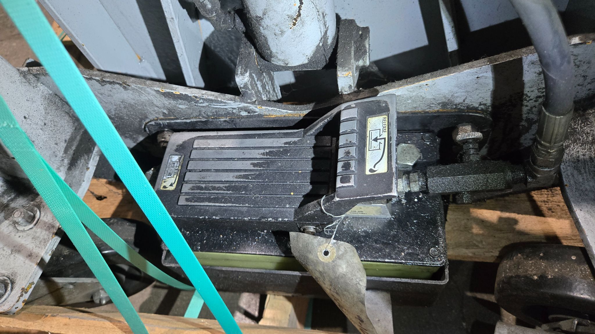 HYDRAULIC Fork Lift / Foot Pump Operated Material Handler USED 3