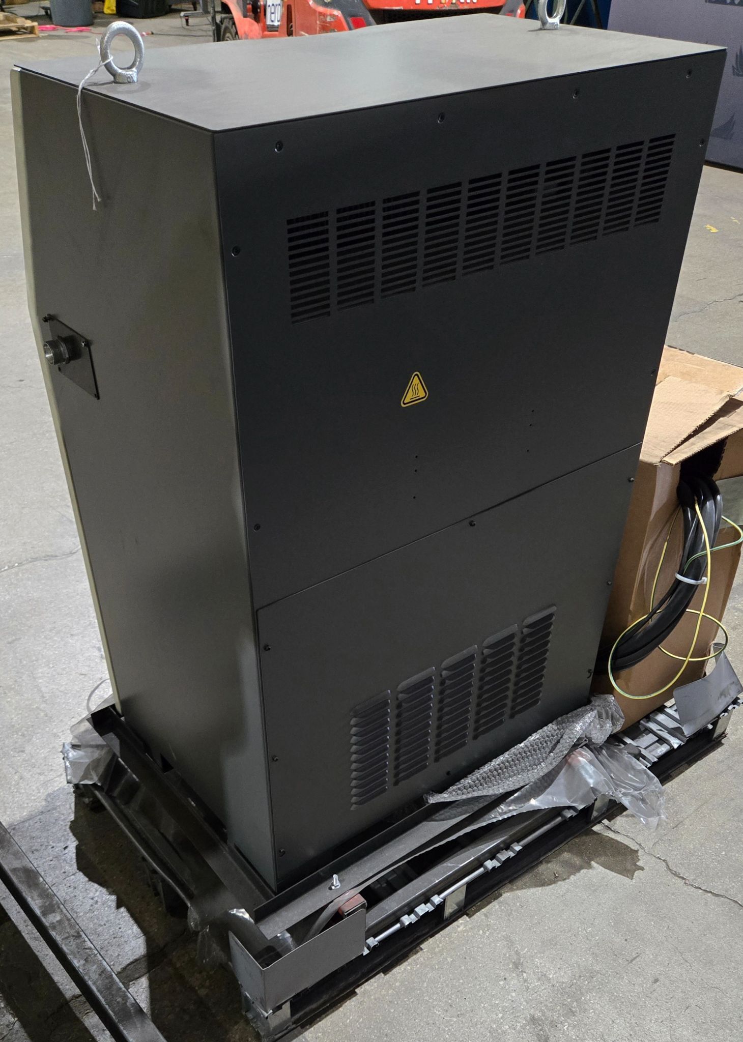 FANUC M-900iB/700 Complete with R-30iB Plus Controller NEW 10