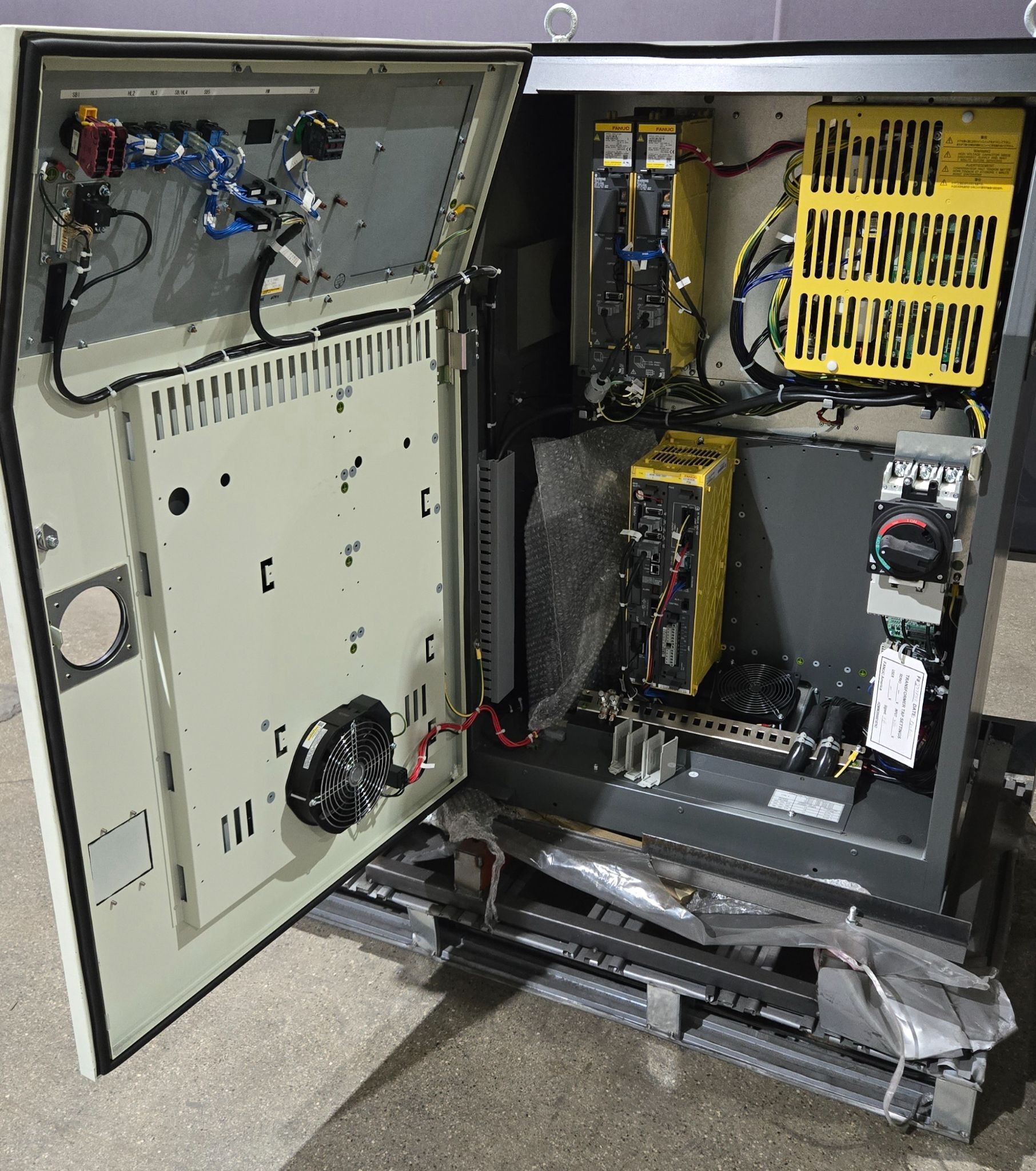 FANUC M-900iB/700 Complete with R-30iB Plus Controller NEW 12