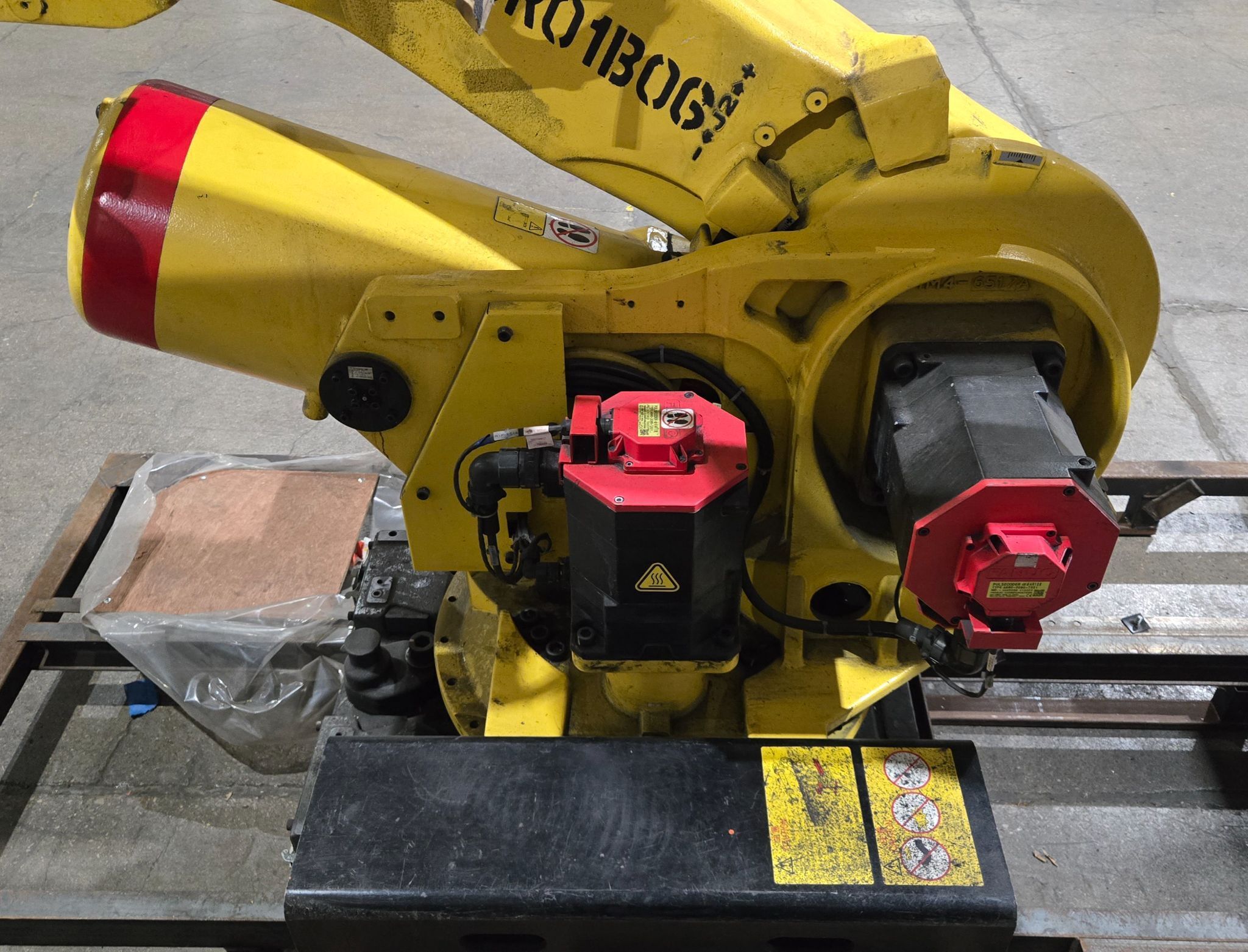 FANUC R-2000iB/185L Robot Complete with R-30iB Controller & WTC Gen 6 MFDC USED 6