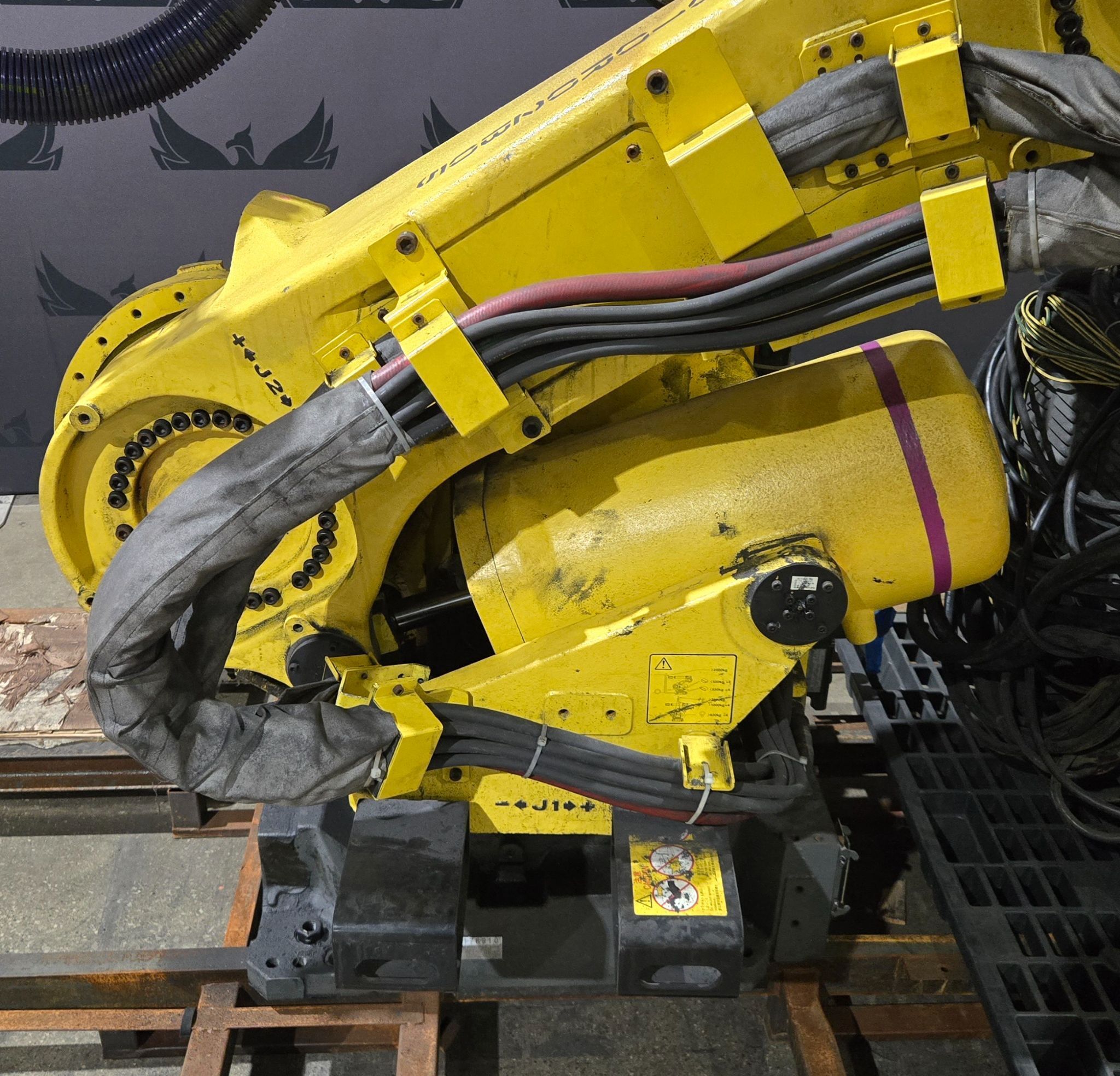 FANUC R-2000iB/210F Complete with R-30iB Controller & WTC Gen 6 MFDC Inverter USED 4