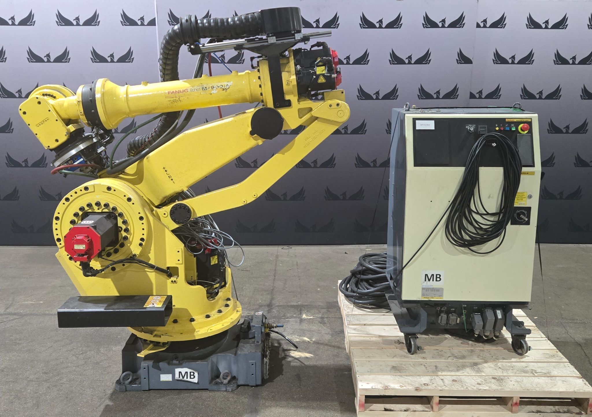 FANUC M-900iA/350 Complete with R-J3iC Controller USED 0