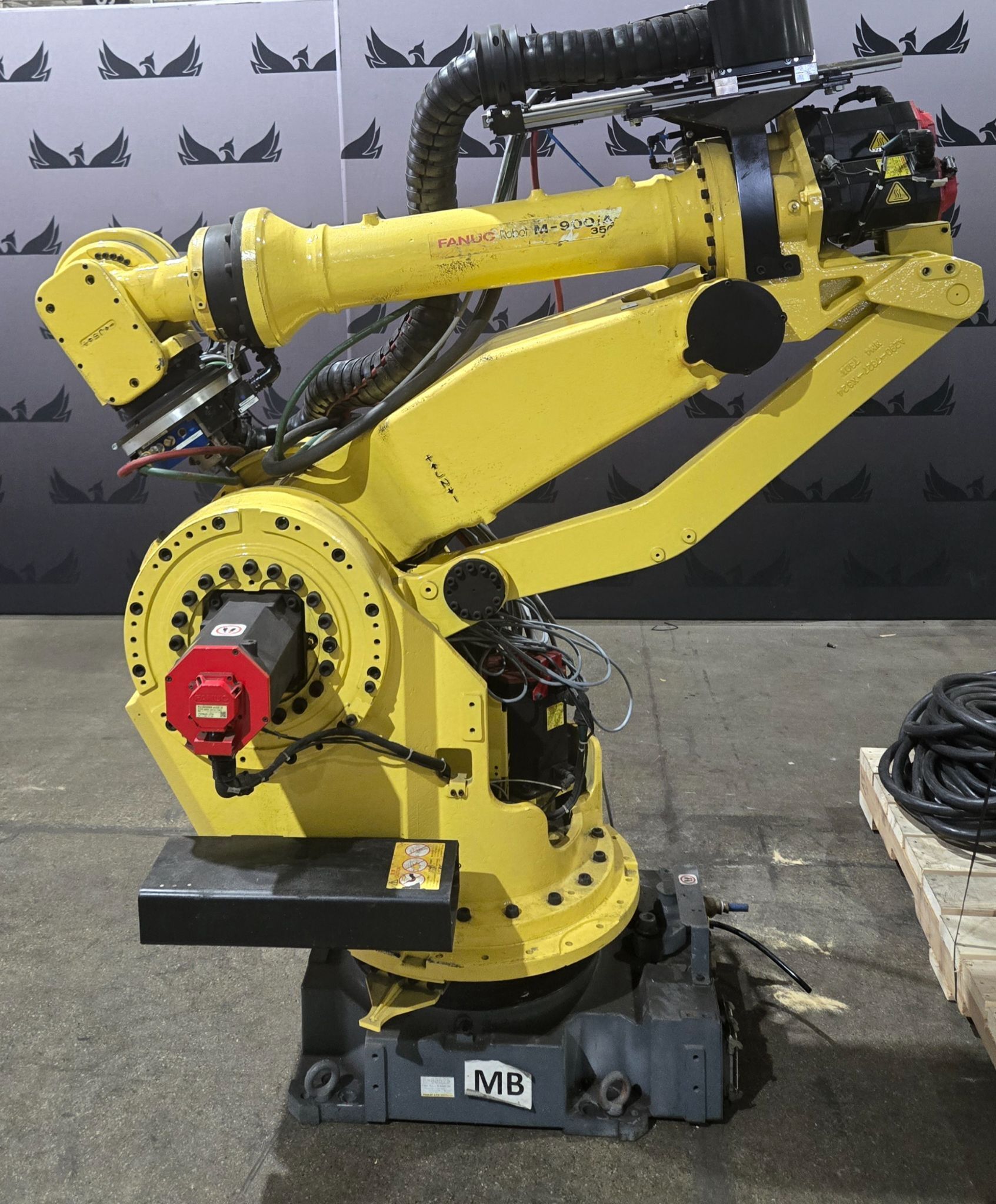FANUC M-900iA/350 Complete with R-J3iC Controller USED 2