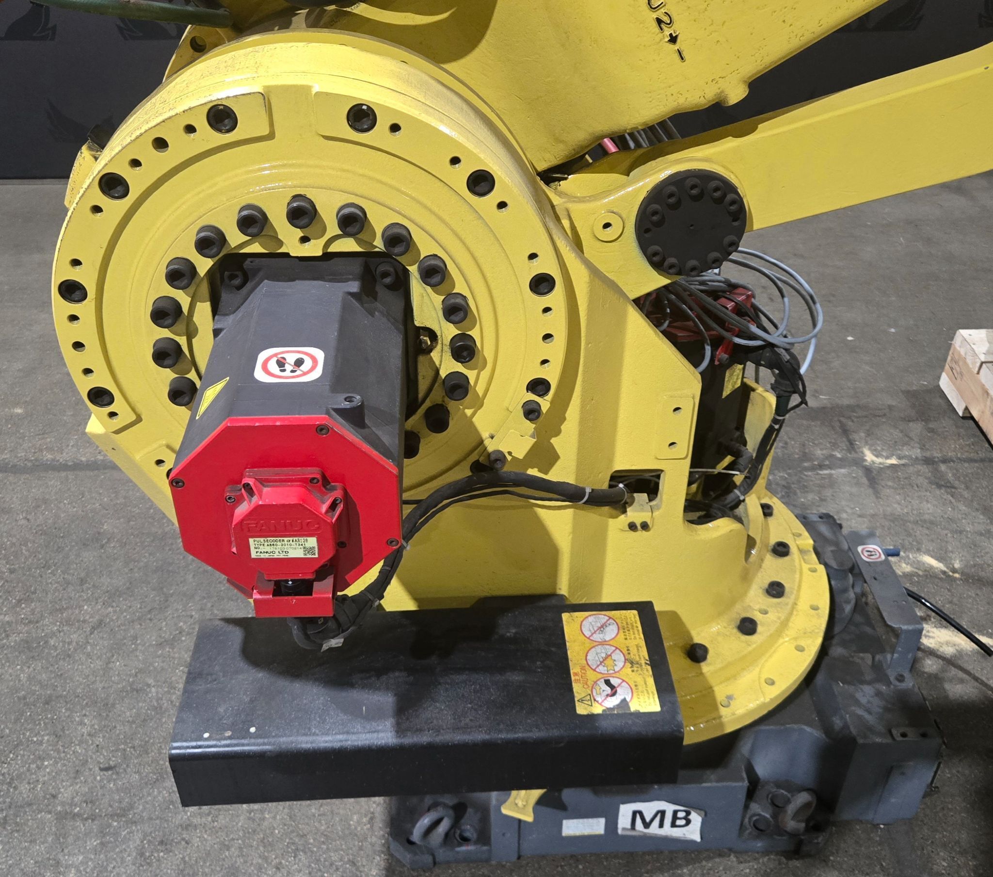 FANUC M-900iA/350 Complete with R-J3iC Controller USED 4