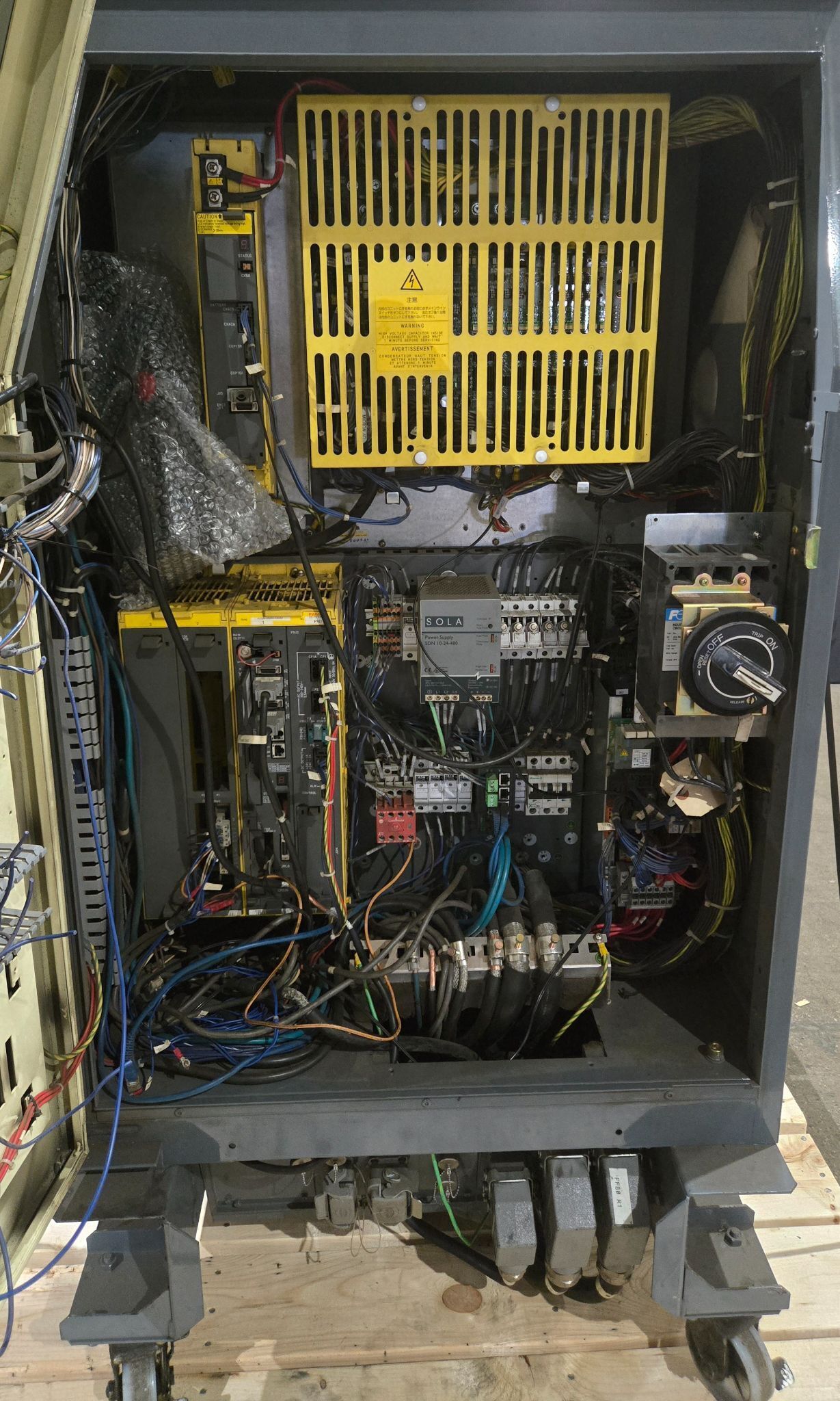FANUC M-900iA/350 Complete with R-J3iC Controller USED 12