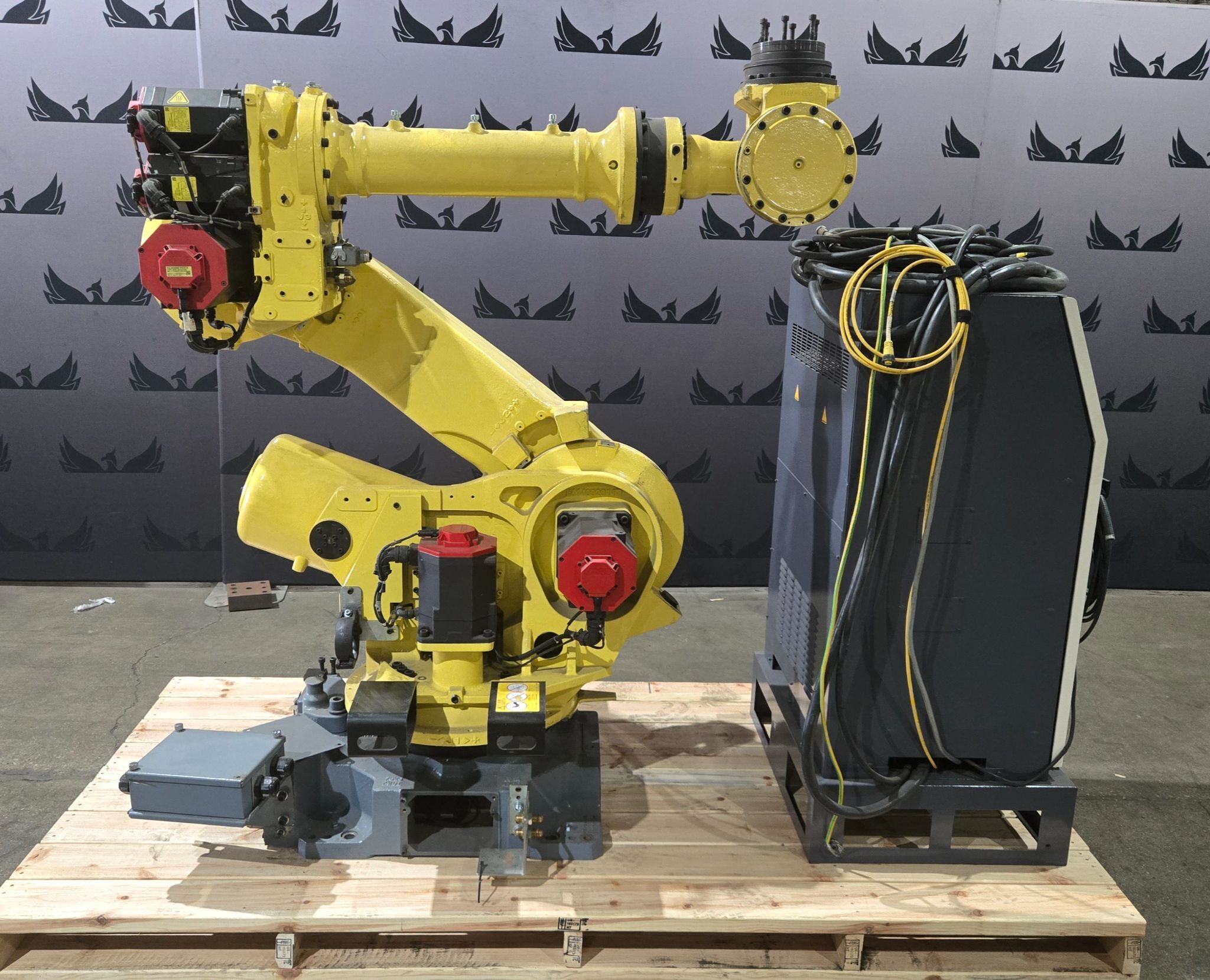 Fanuc R-2000iB/210F Complete with R-30iA Controller USED 0