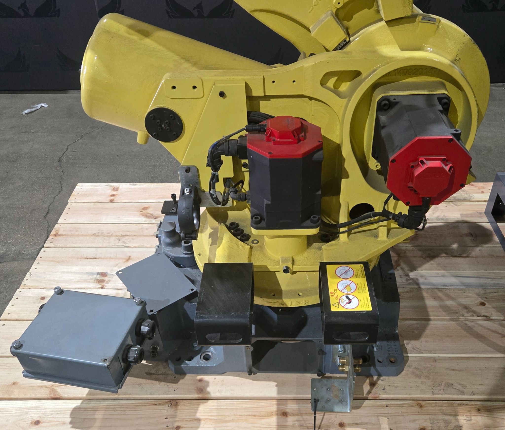 Fanuc R-2000iB/210F Complete with R-30iA Controller USED 4