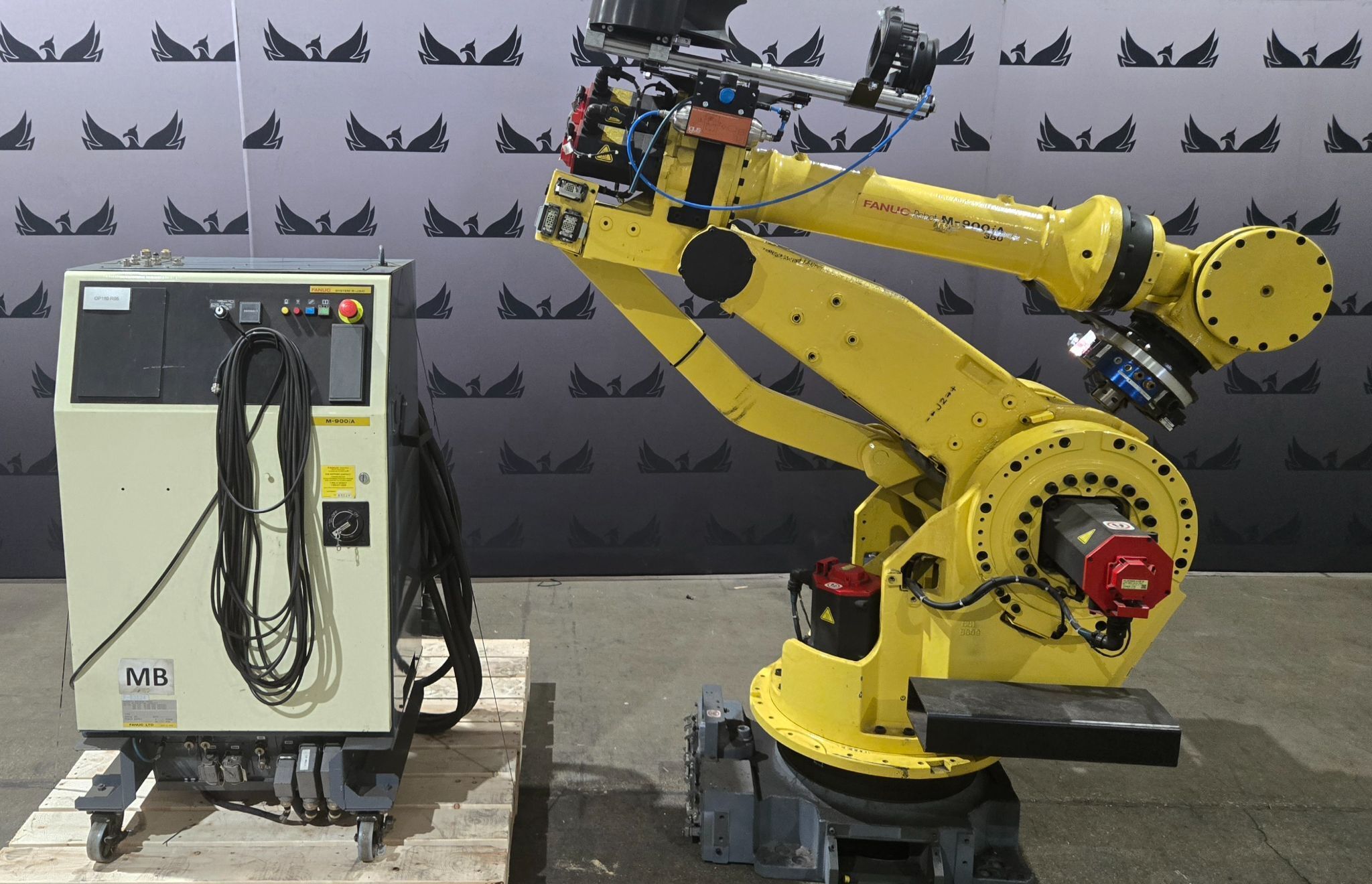 FANUC M900IA/350 Complete with R-J3iC Controller USED 0