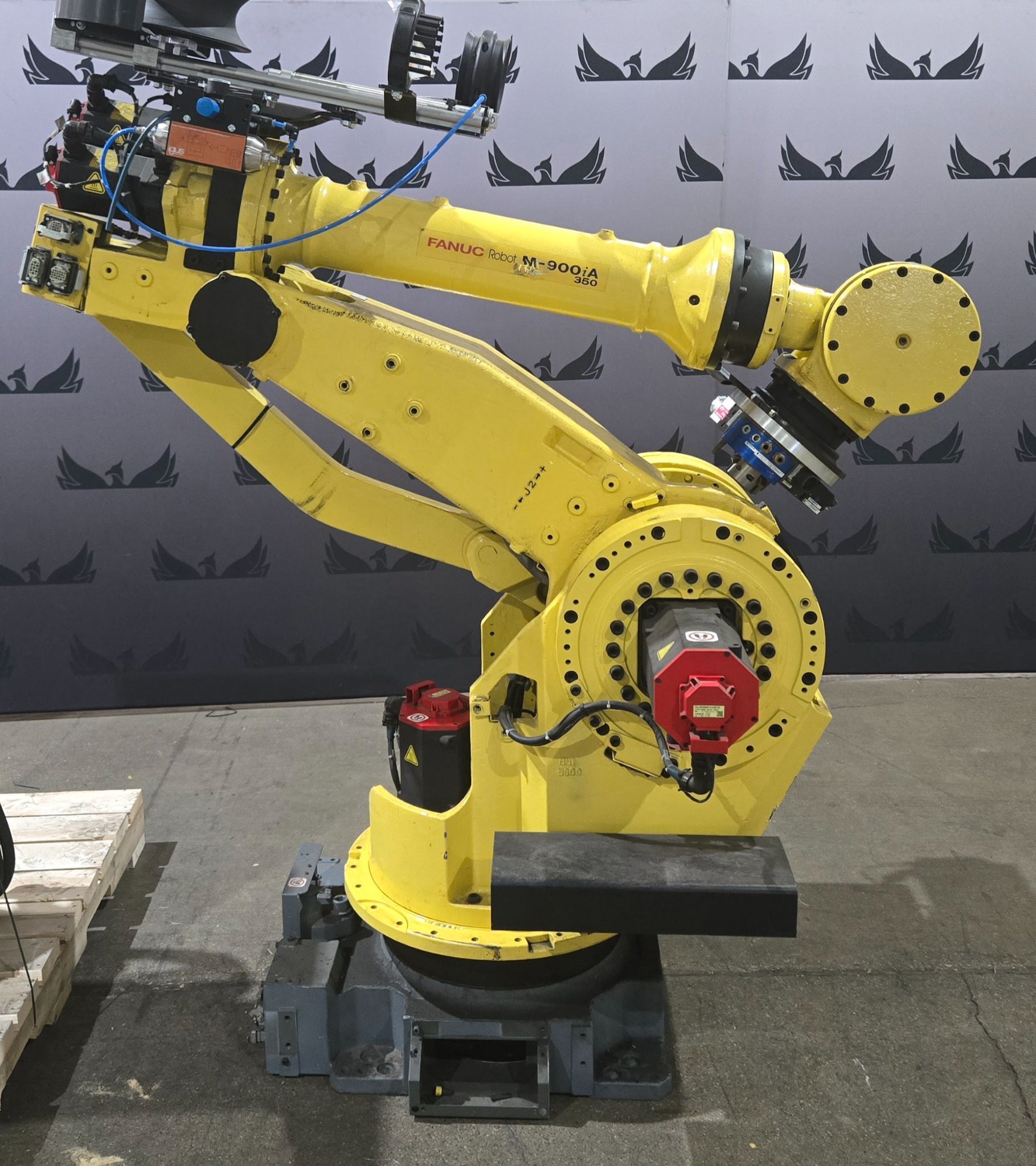 FANUC M900IA/350 Complete with R-J3iC Controller USED 1