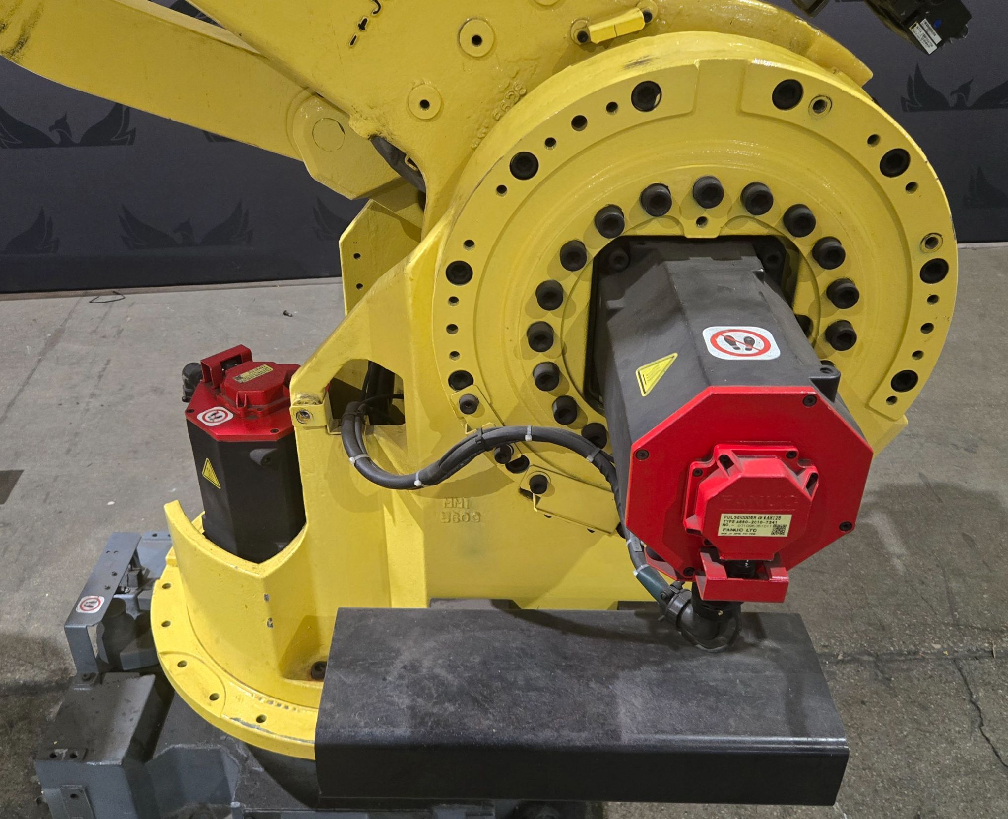 FANUC M900IA/350 Complete with R-J3iC Controller USED 4