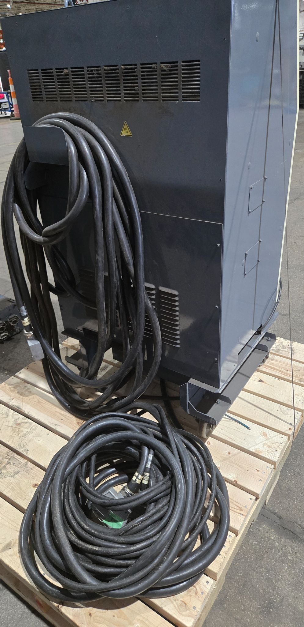 FANUC M900IA/350 Complete with R-J3iC Controller USED 10