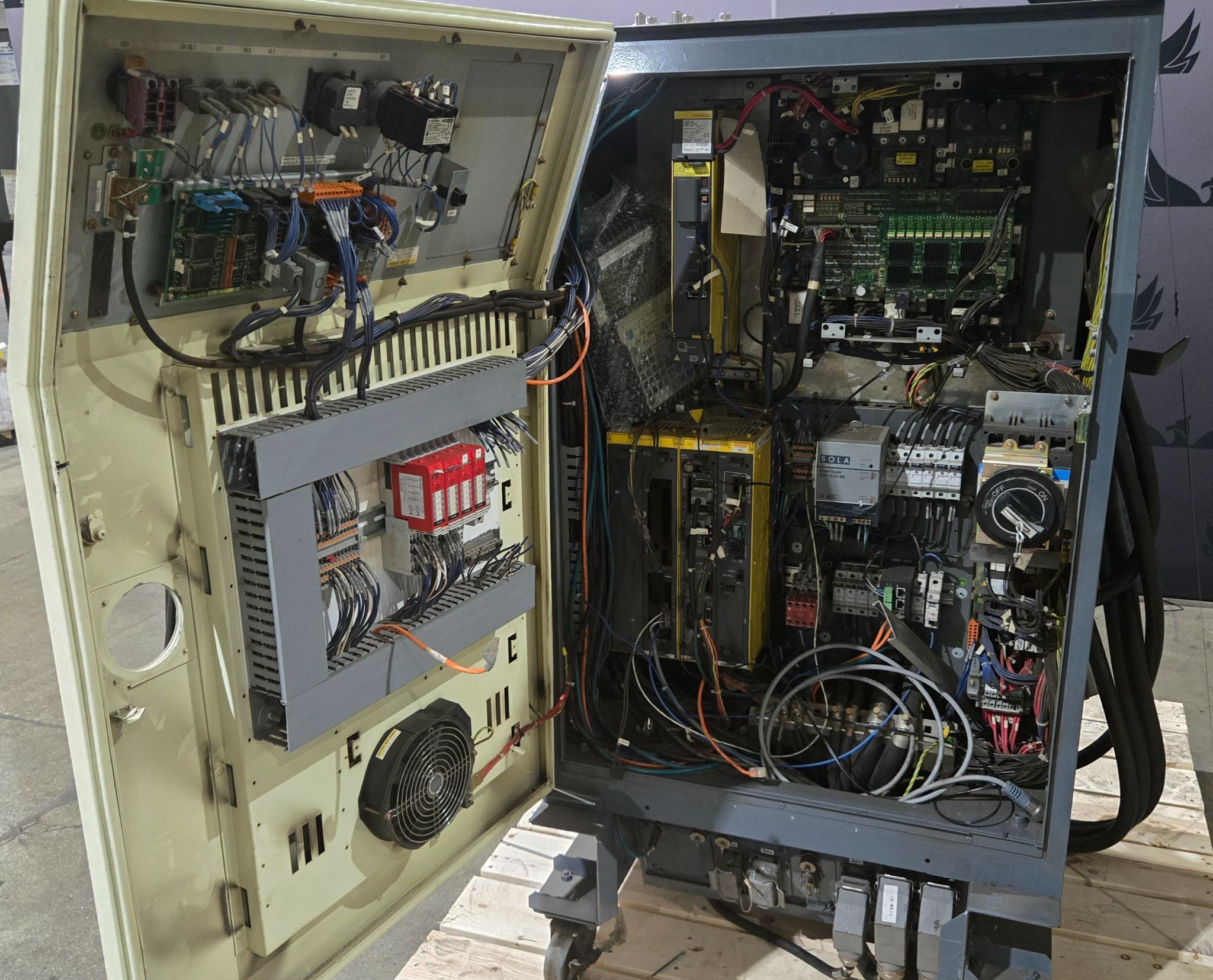 FANUC M900IA/350 Complete with R-J3iC Controller USED 13