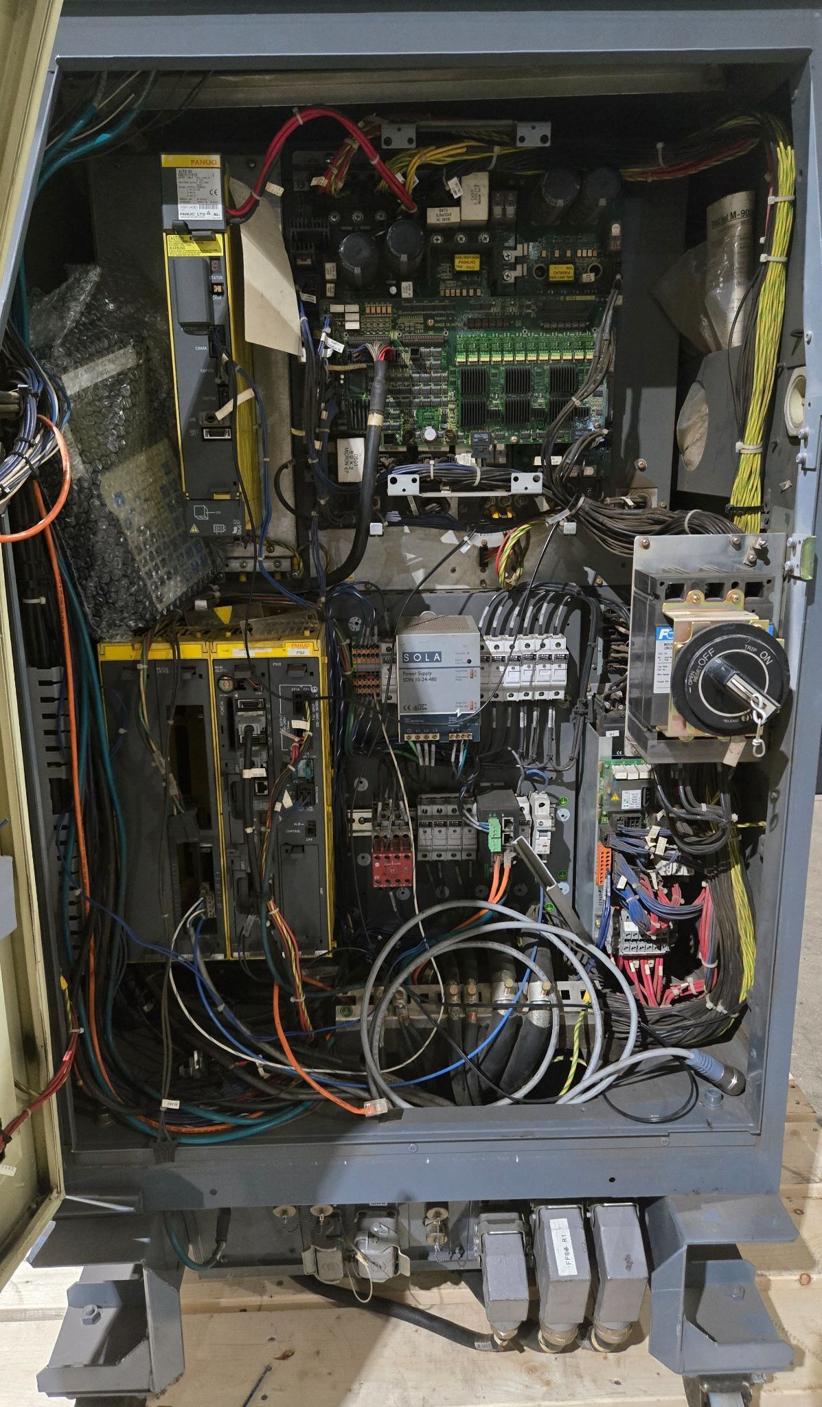 FANUC M900IA/350 Complete with R-J3iC Controller USED 12