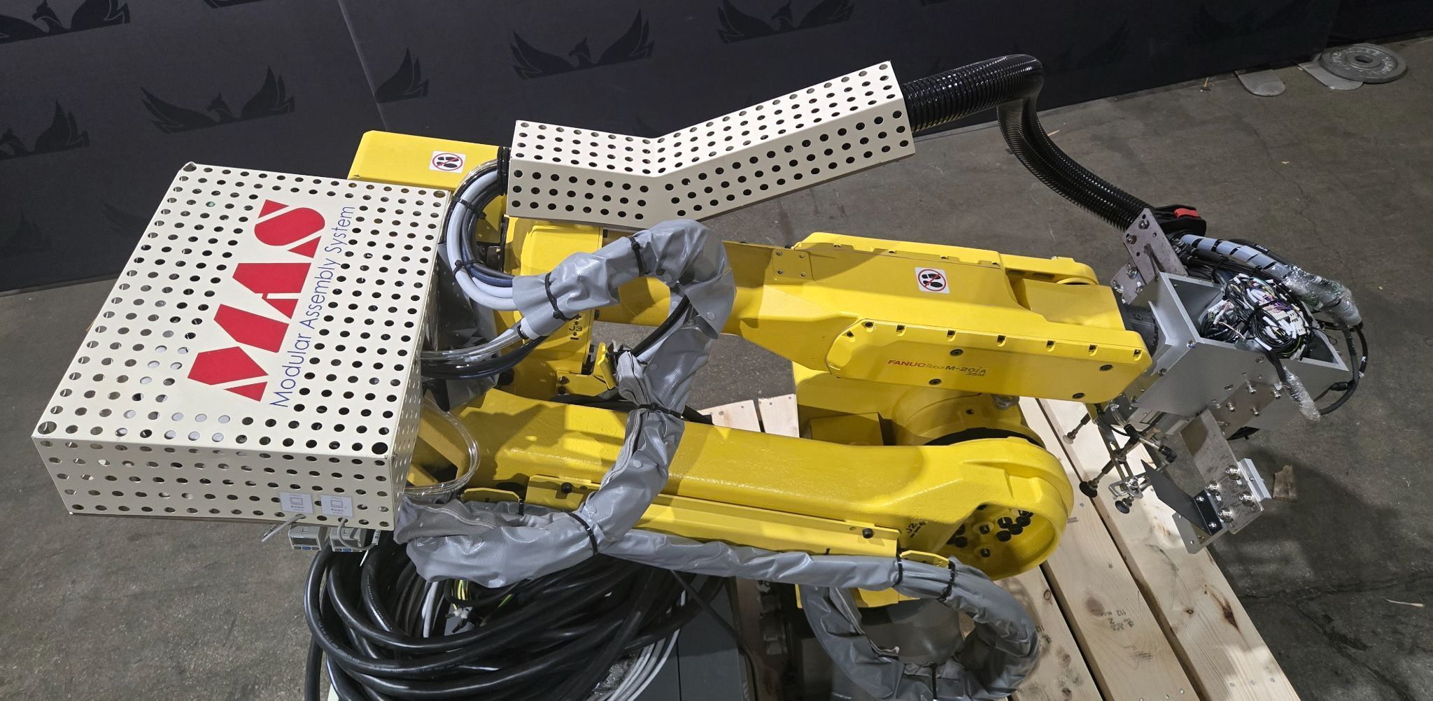 FANUC M‑20iA/35M Complete with R‑30iB Plus Controller USED 11