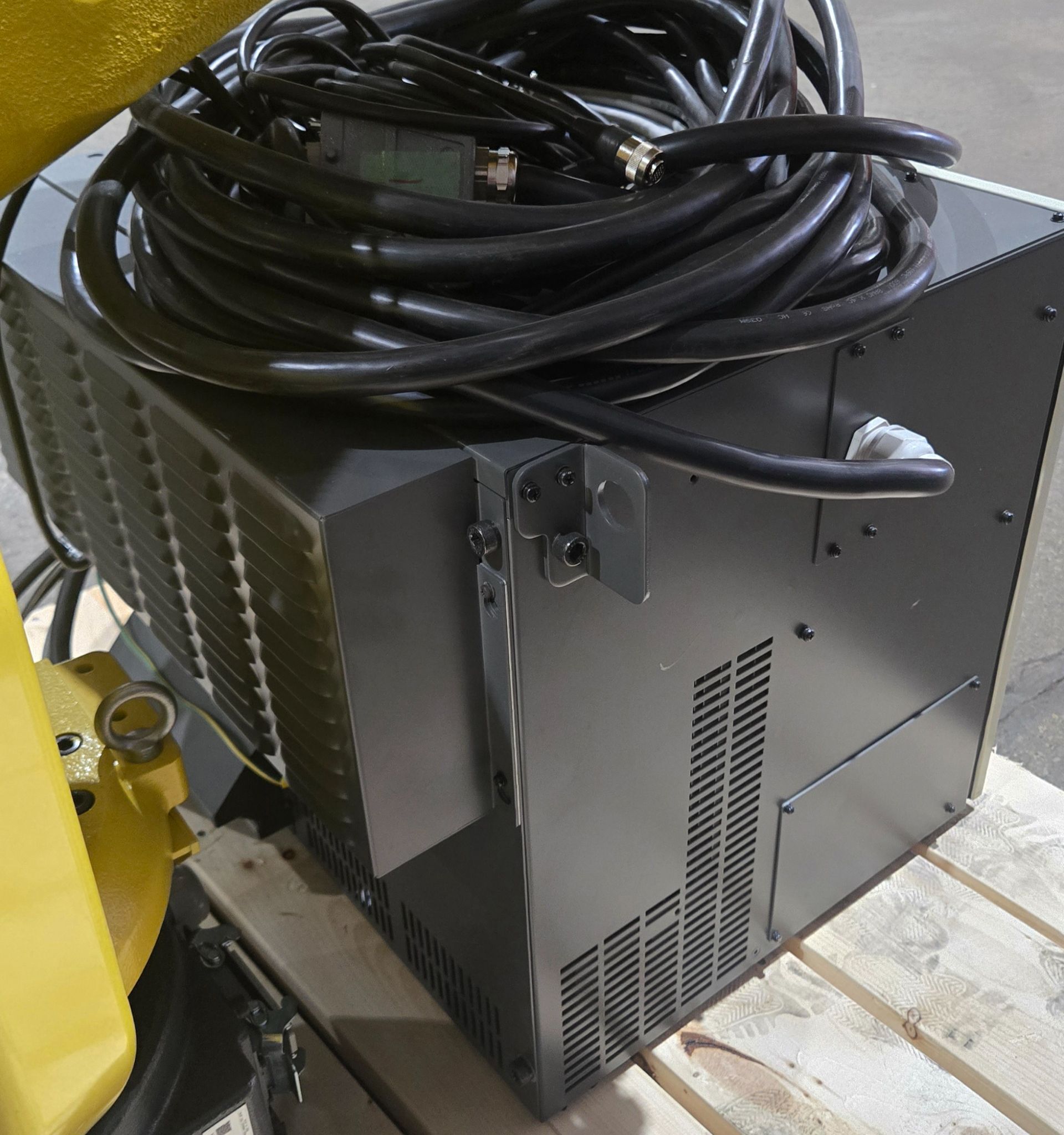 FANUC M‑20iA/35M Complete with R‑30iB Plus Controller USED 6