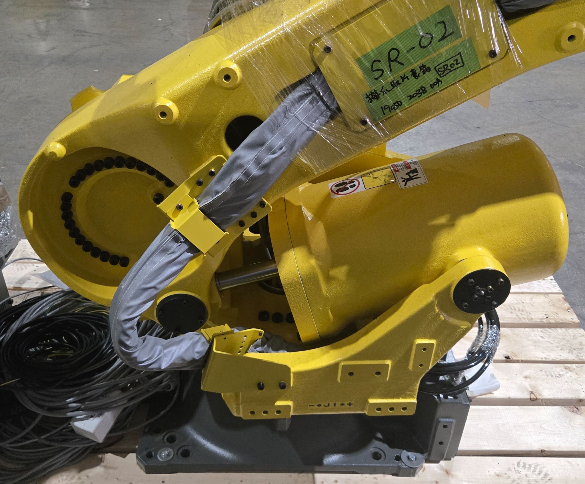 FANUC R‑2000iC/165F Robot Complete with R‑30iB Plus Controller USED 7