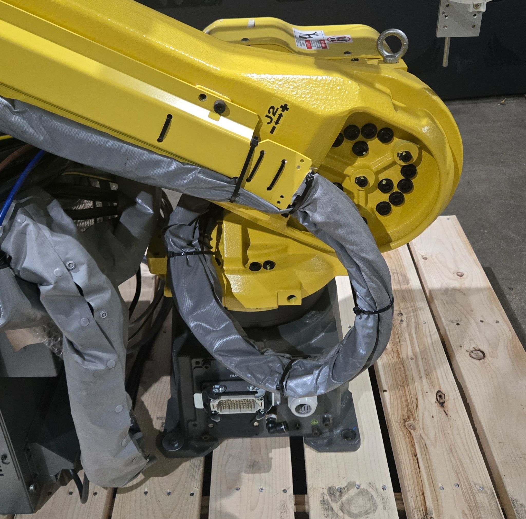 FANUC M‑20iA/35M Complete with R‑30iB Plus Controller USED 10