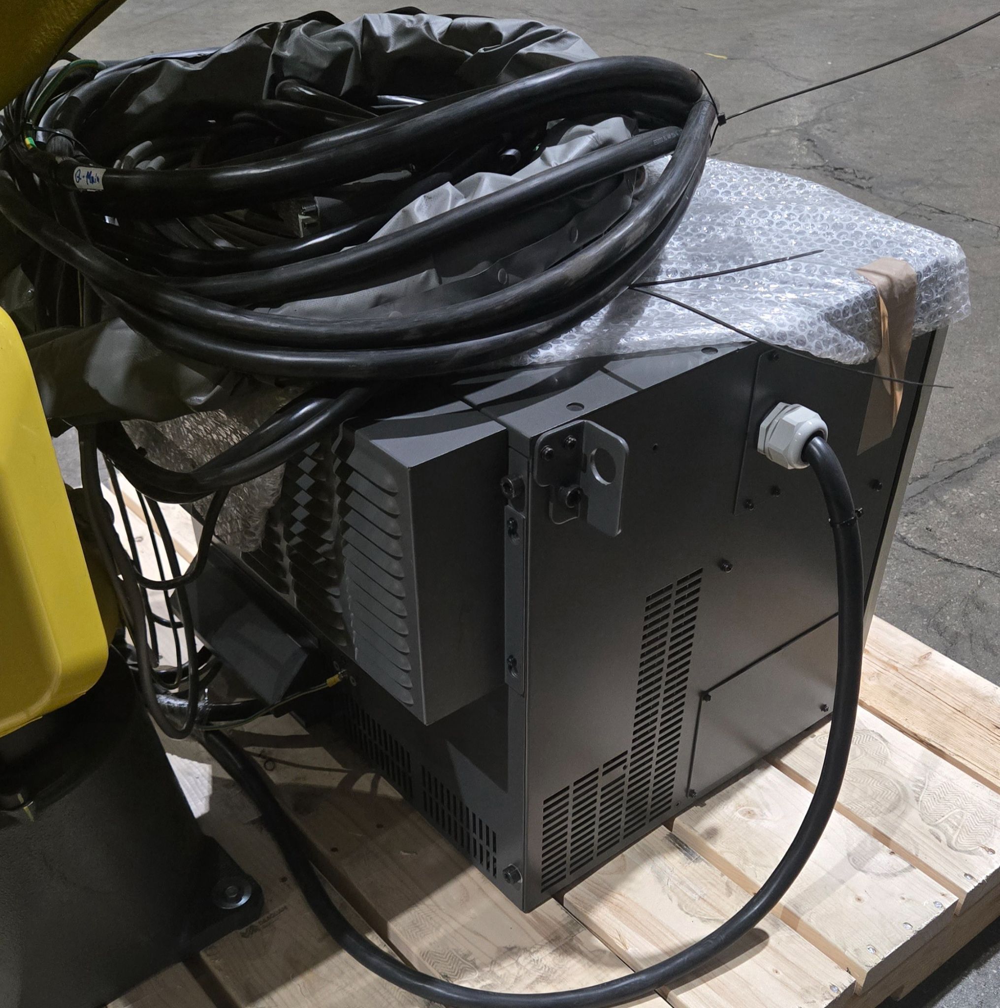 FANUC M‑20iA/35M Complete with R‑30iB Plus Controller USED 7