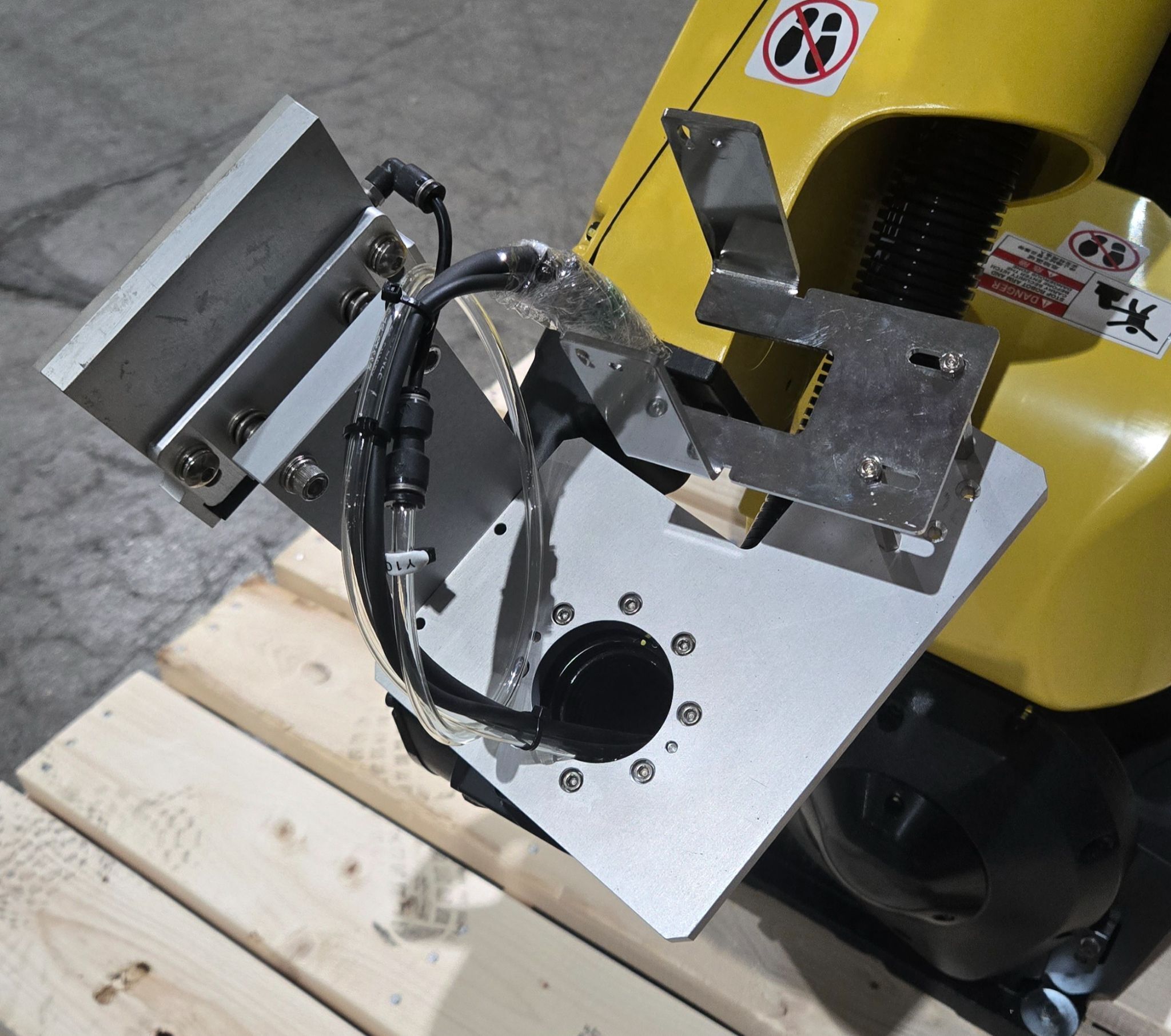FANUC M‑10iD/10L Complete with R‑30iB Plus Controller USED 17