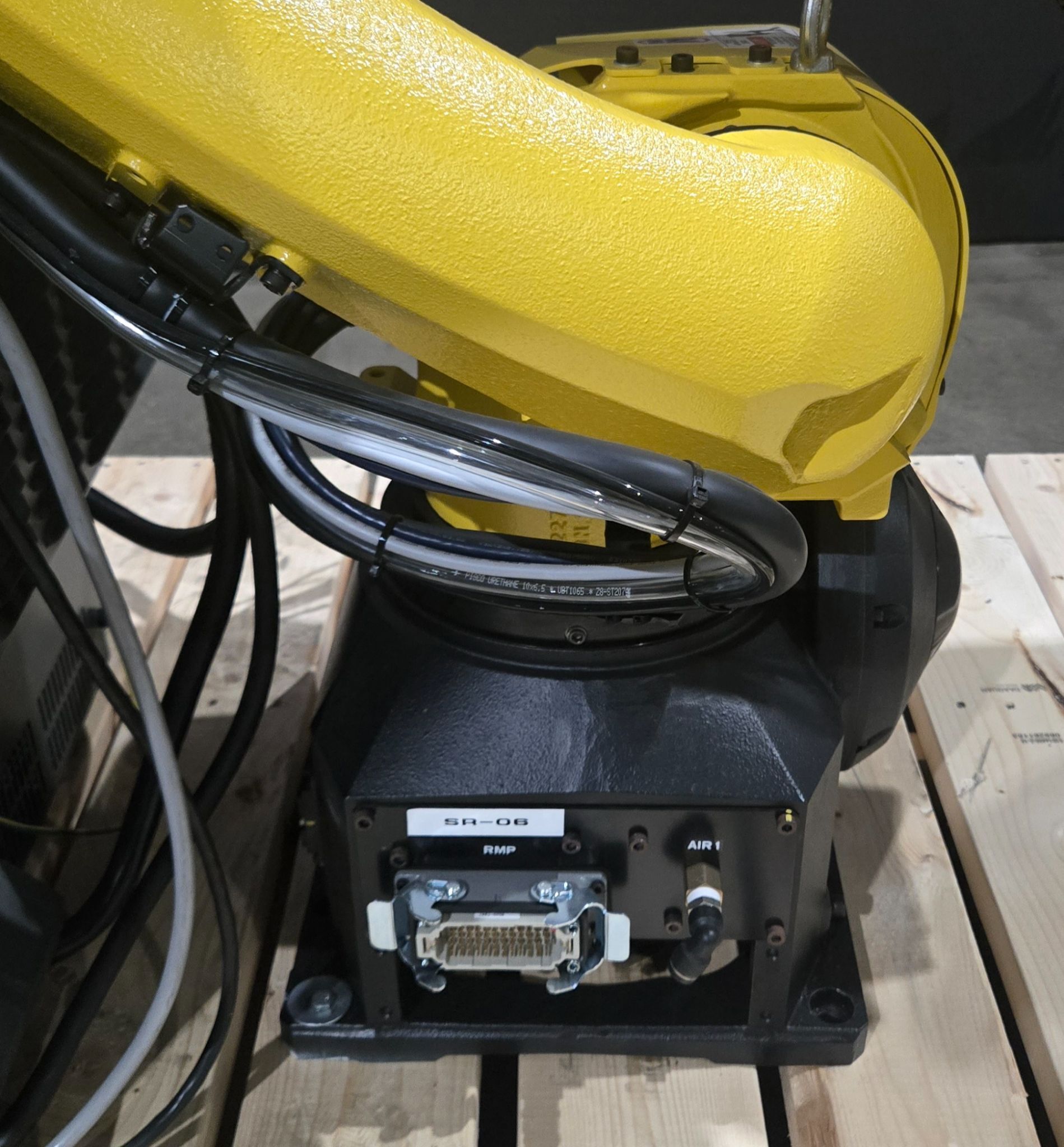 FANUC M‑10iD/10L Complete with R‑30iB Plus Controller USED 20
