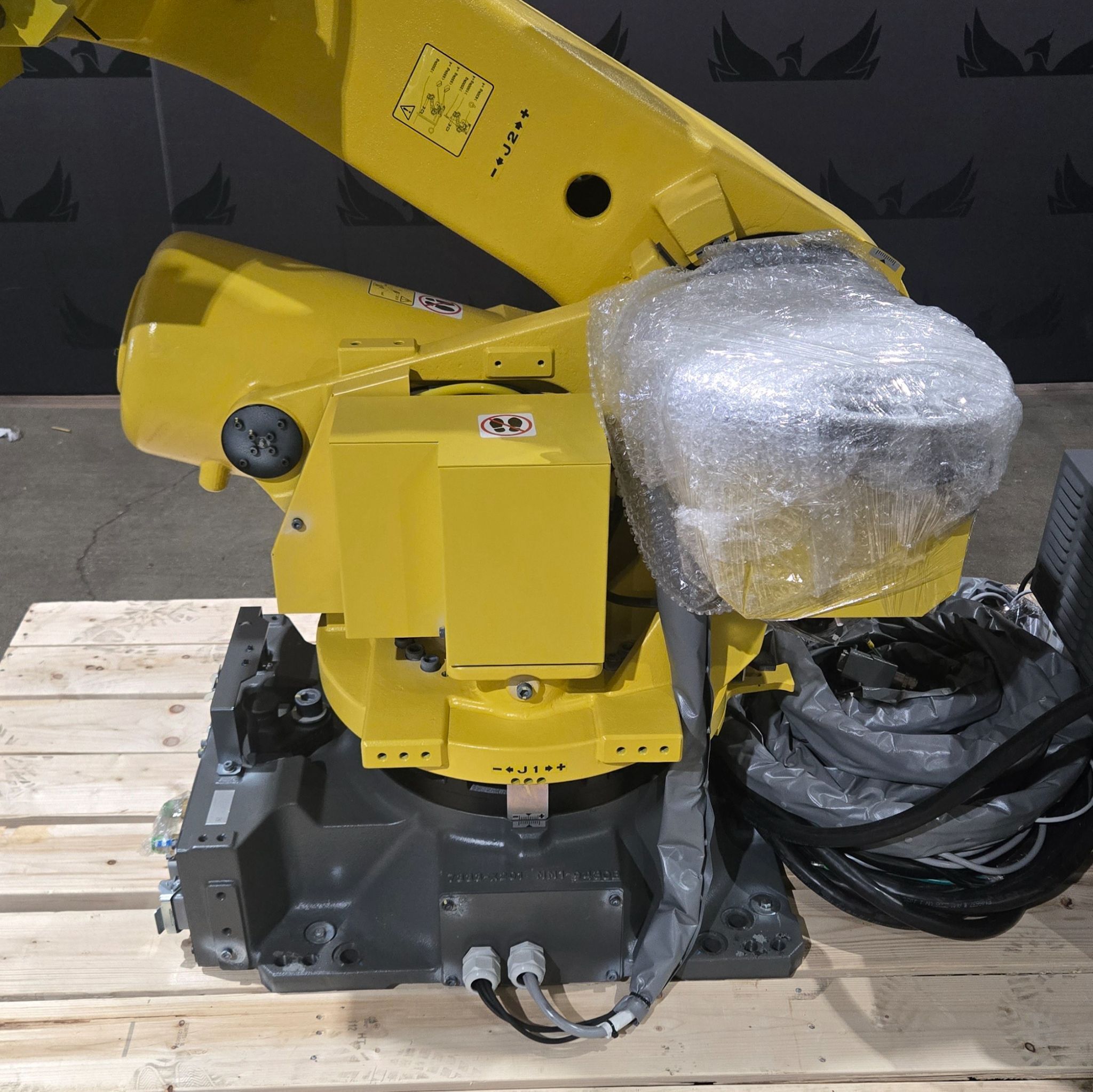 FANUC R‑2000iC/165F Complete with R‑30iB Plus Controller USED 21
