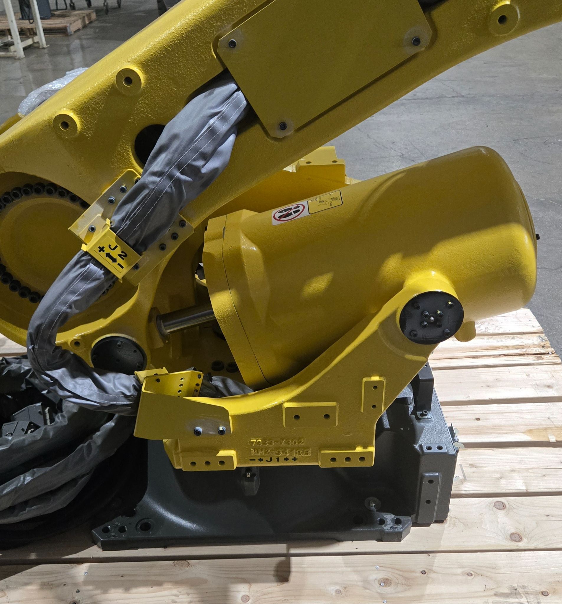 FANUC R‑2000iC/165F Complete with R‑30iB Plus Controller USED 13