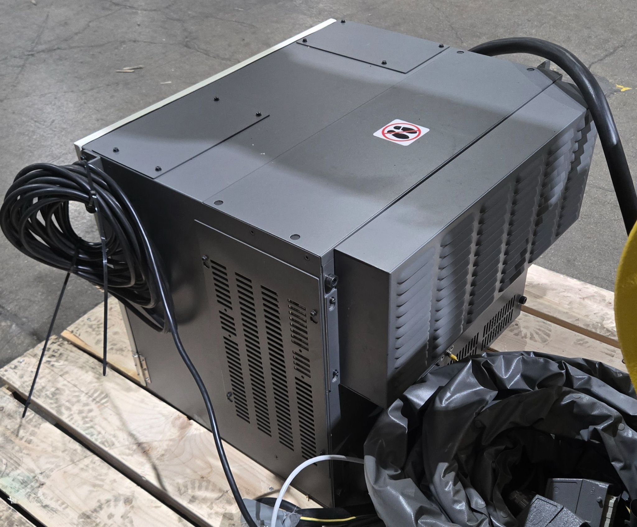 FANUC R‑2000iC/165F Complete with R‑30iB Plus Controller USED 11