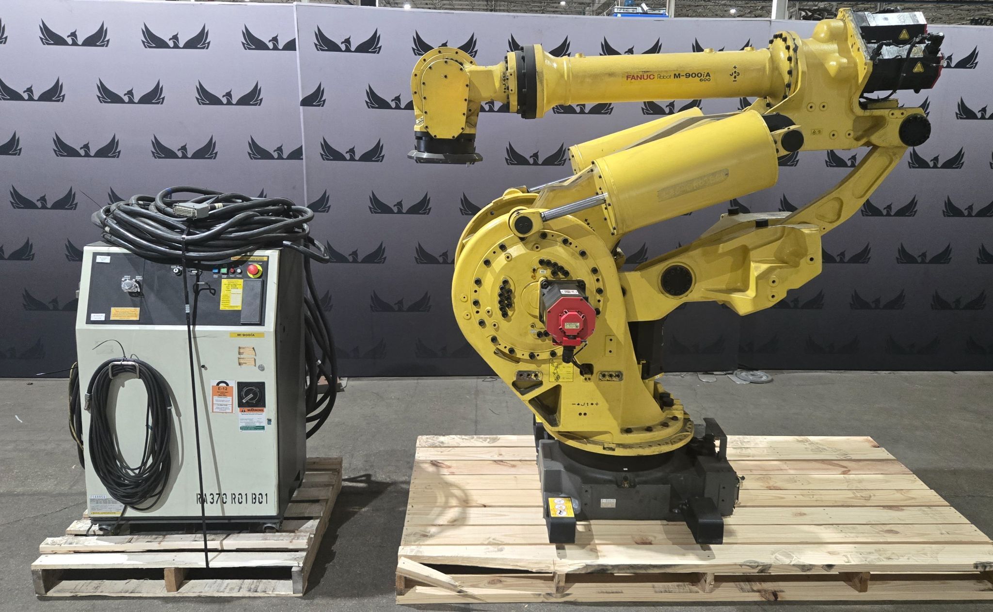 FANUC M-900iA/600 Complete with R-30iA Controller USED 0