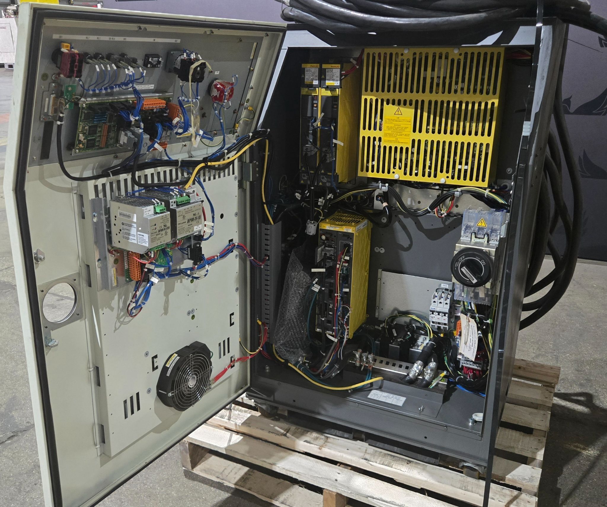 FANUC M-900iA/600 Complete with R-30iA Controller USED 12