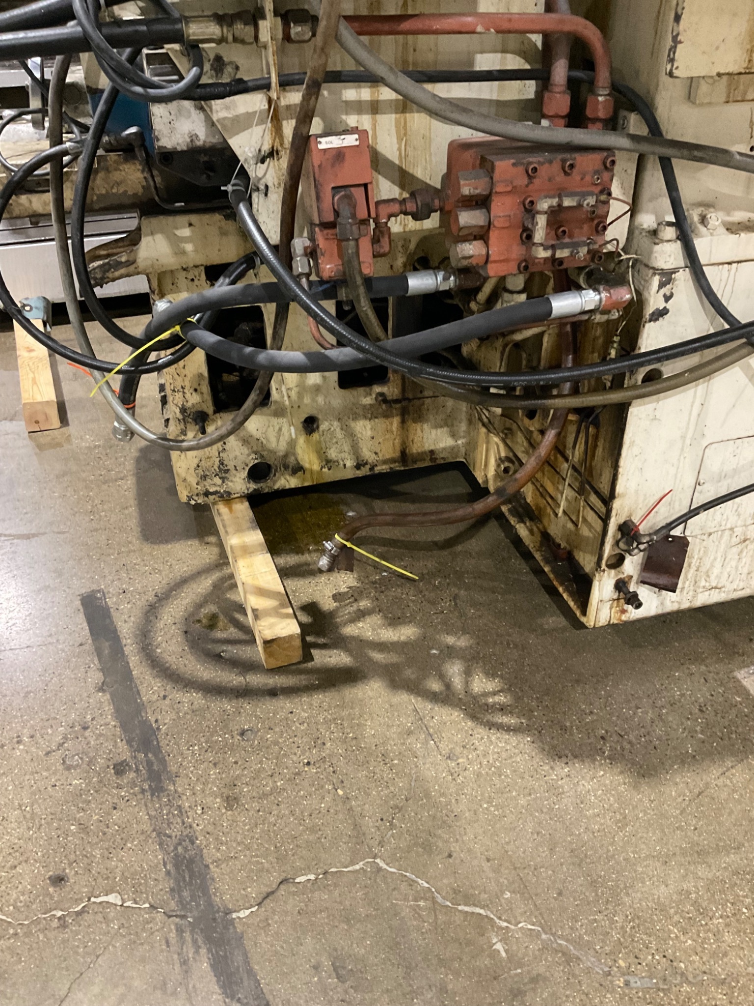 CINCINNATI MILACRON ROTARY SURFACE GRINDER 261-16" 460V W/ NEUTROFIER III USED 6