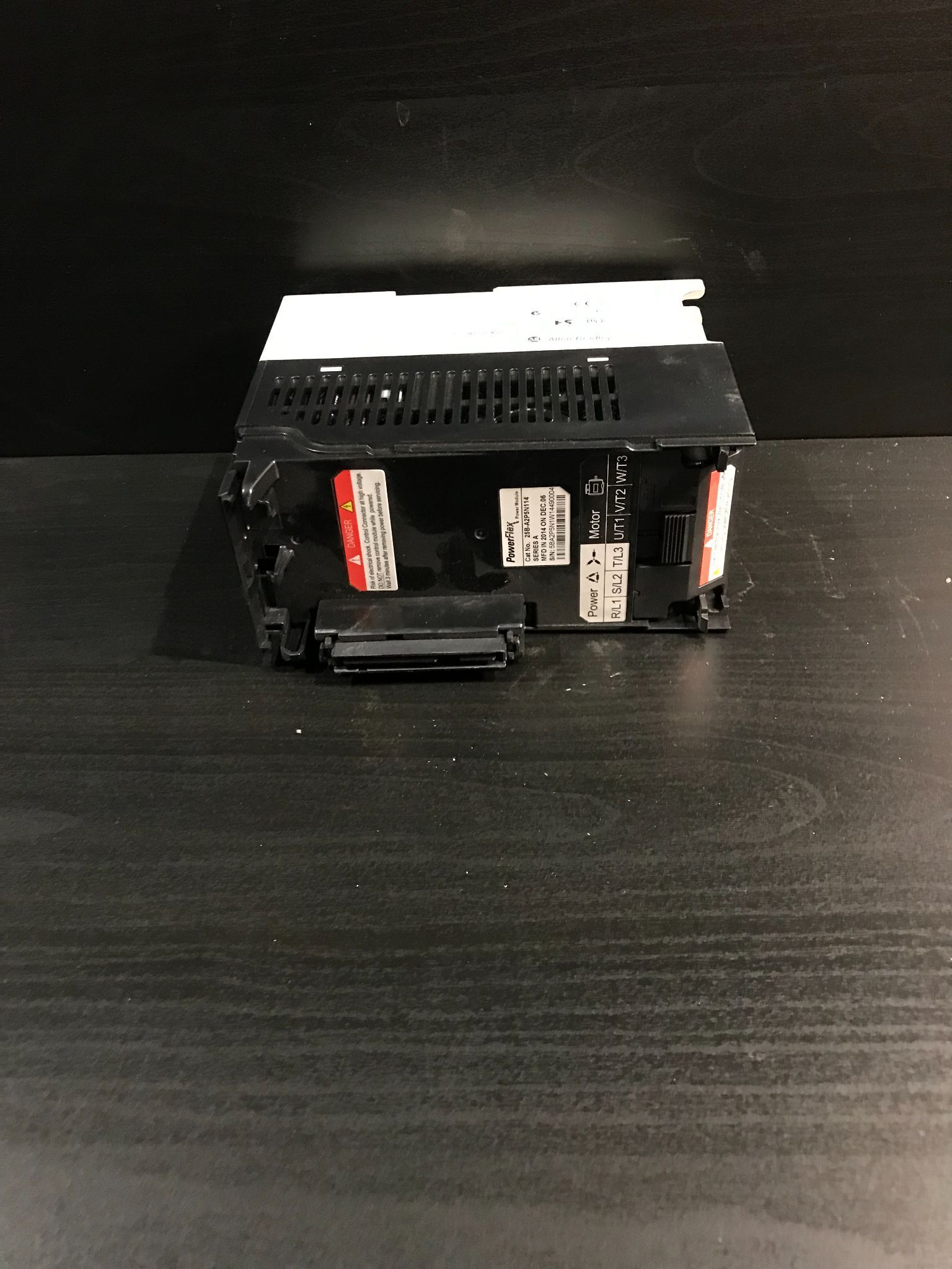 ALLEN BRADLEY 25B-A2P5N114 PowerFlex 525 AC Drive 240V 0.5HP USED 0